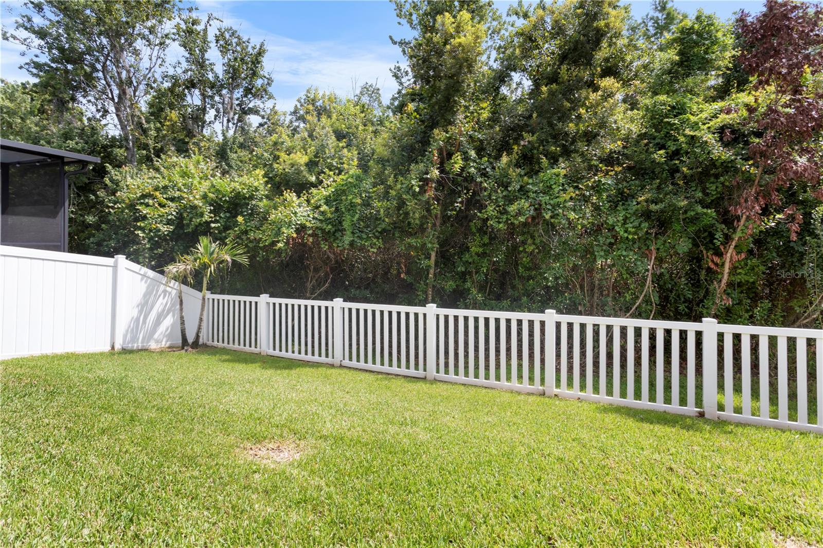 Listing photo id 5 for 4350 Shrewbury Place