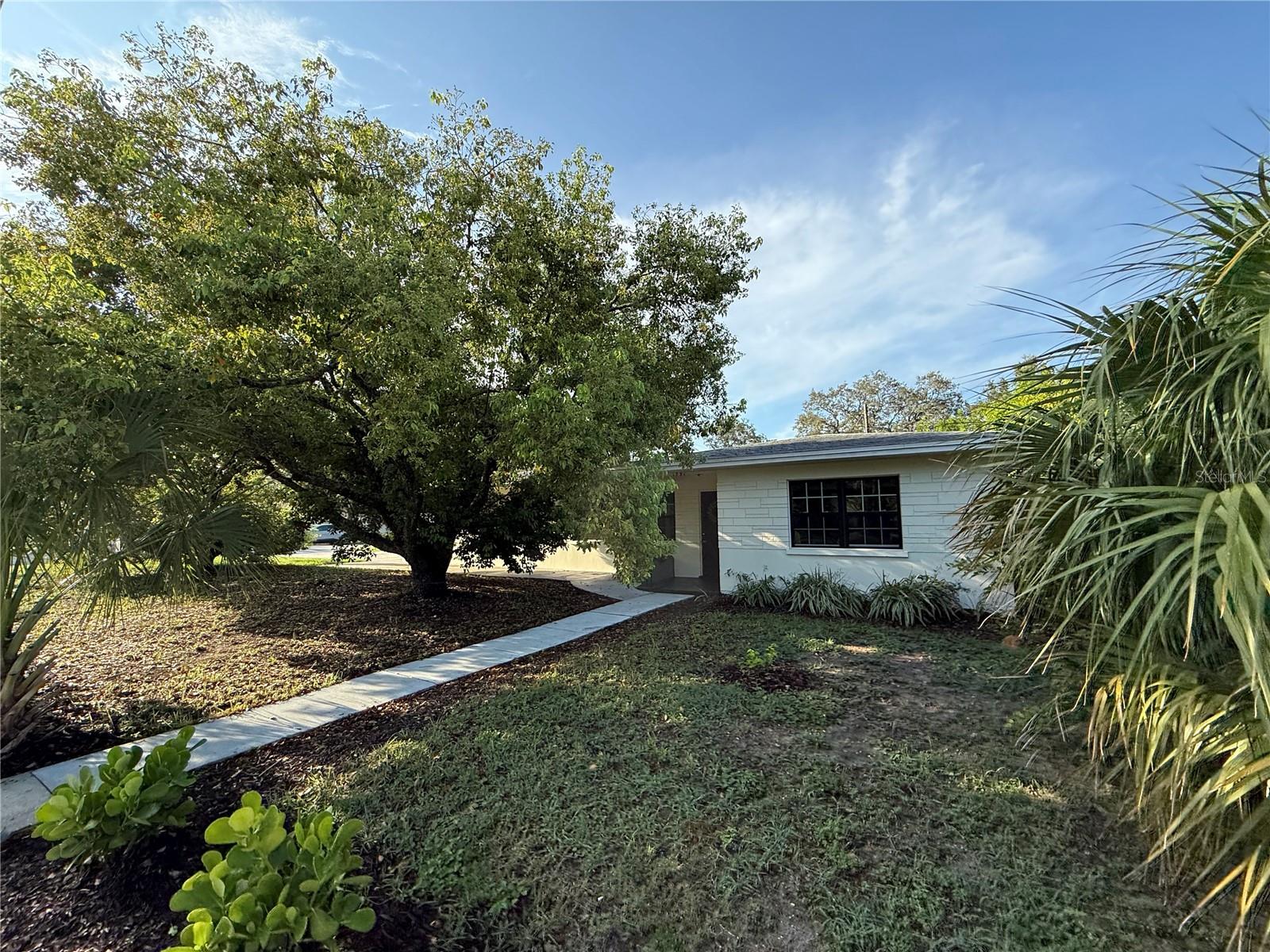 Image 43 of 46 For 1591 Druid Road E