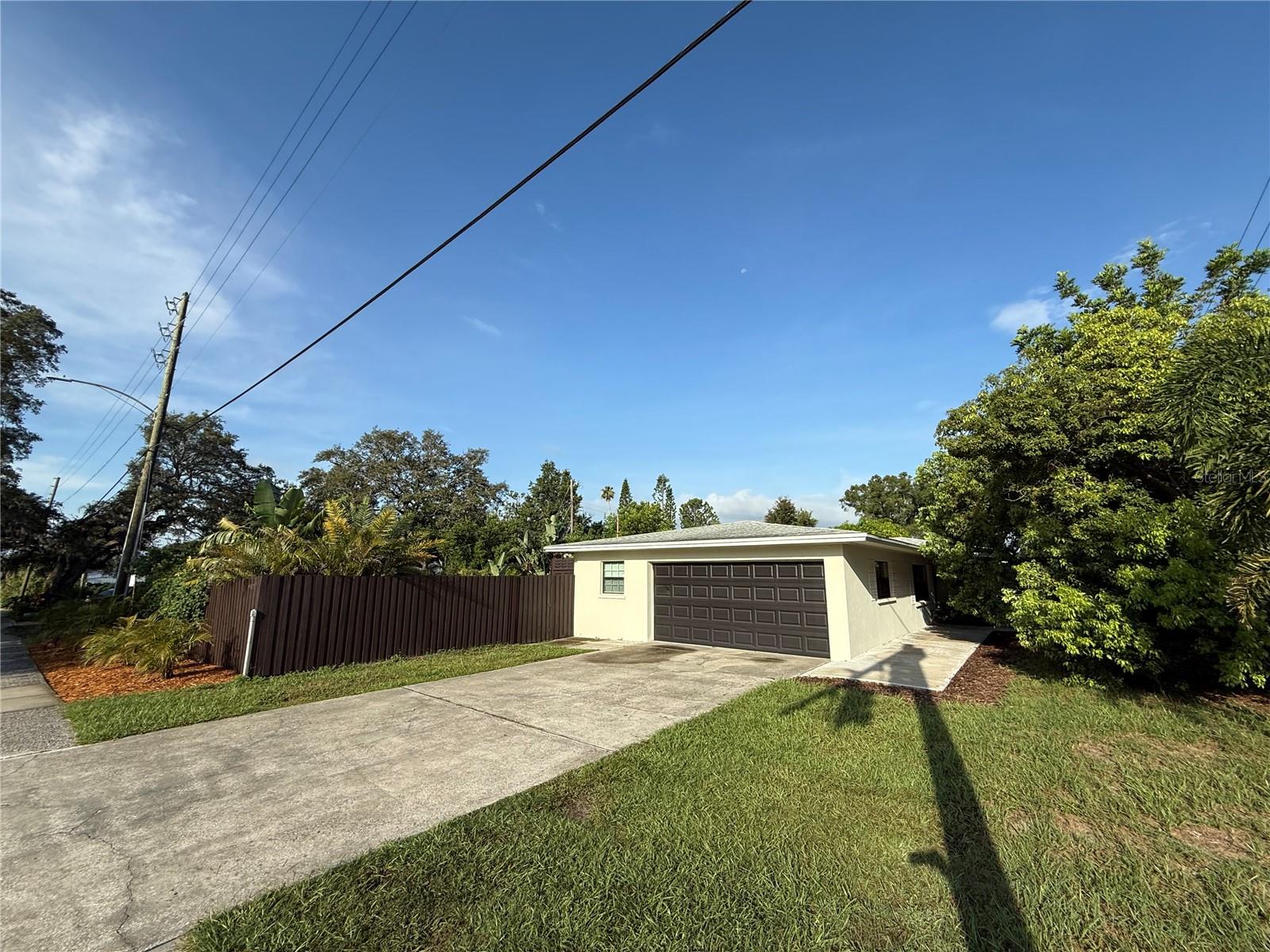 Image 5 of 46 For 1591 Druid Road E