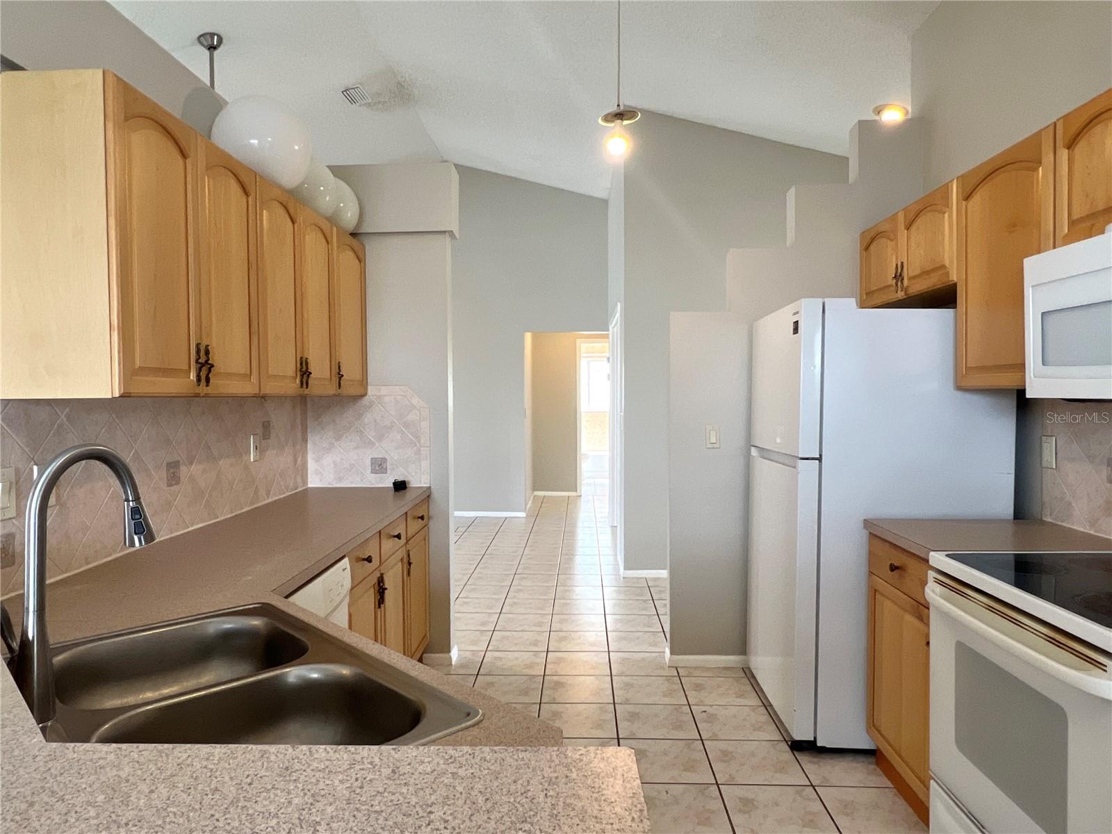 Image 15 of 22 For 1310 Lakehurst Way