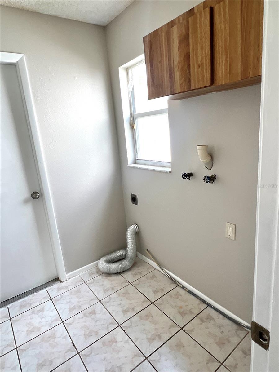Image 3 of 22 For 1310 Lakehurst Way