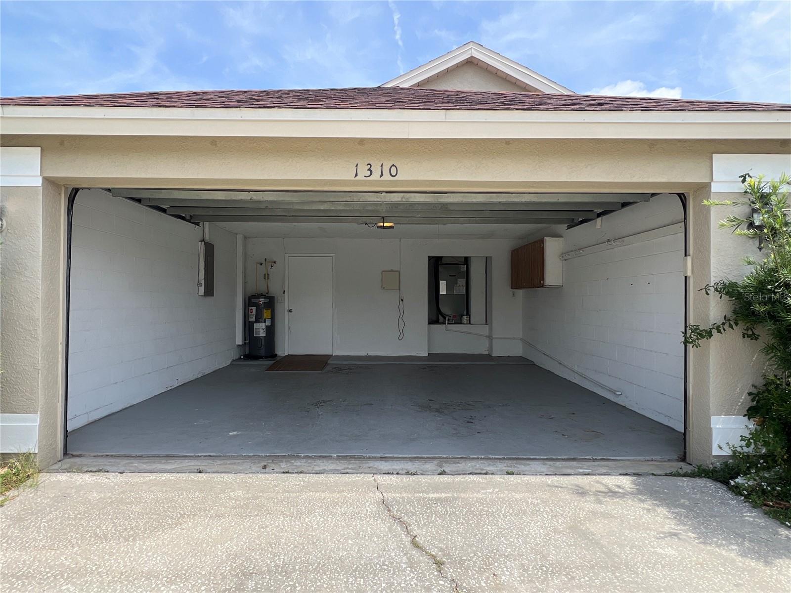Image 4 of 22 For 1310 Lakehurst Way