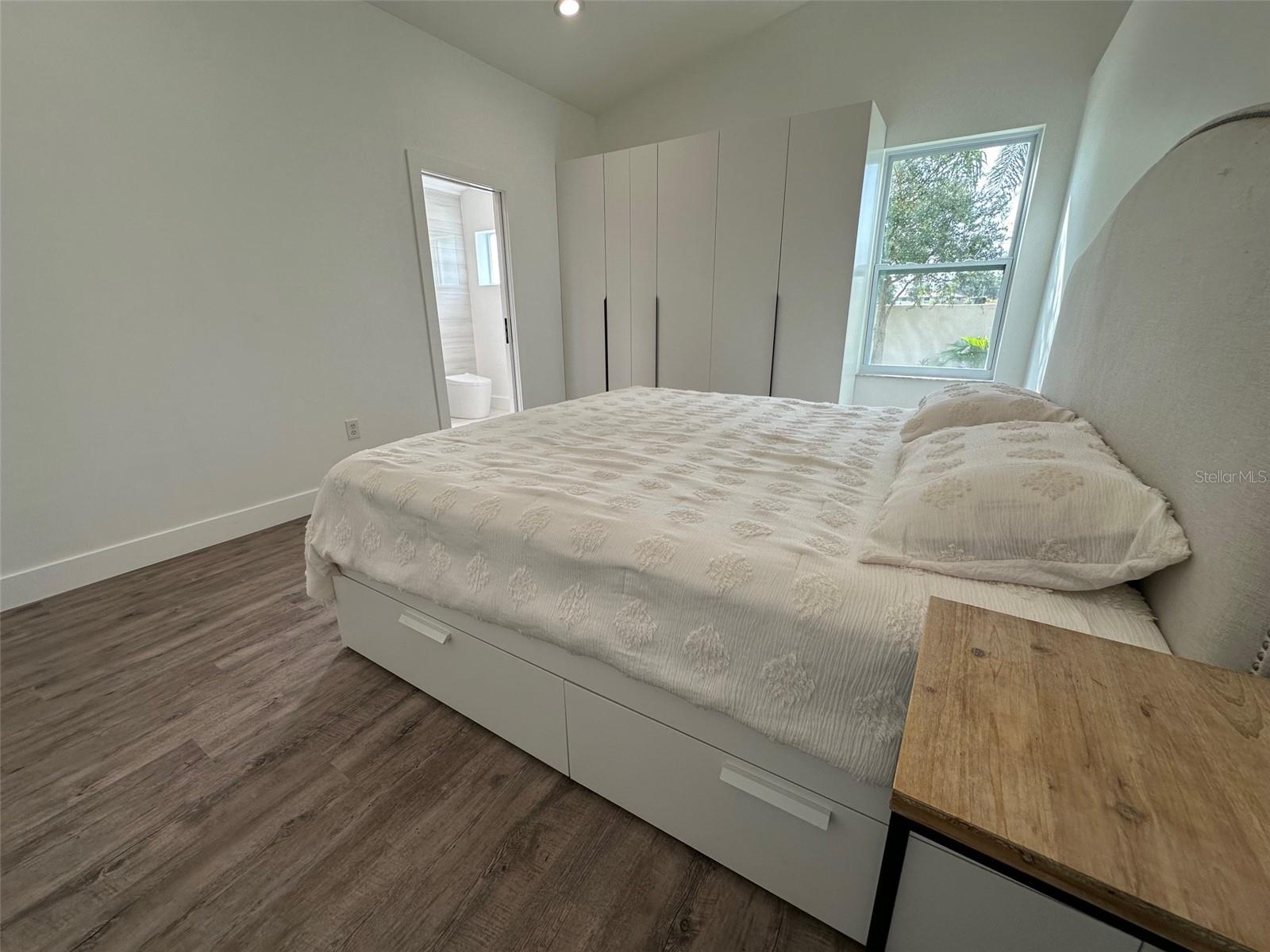 Listing photo id 23 for 4558 Whitton Way