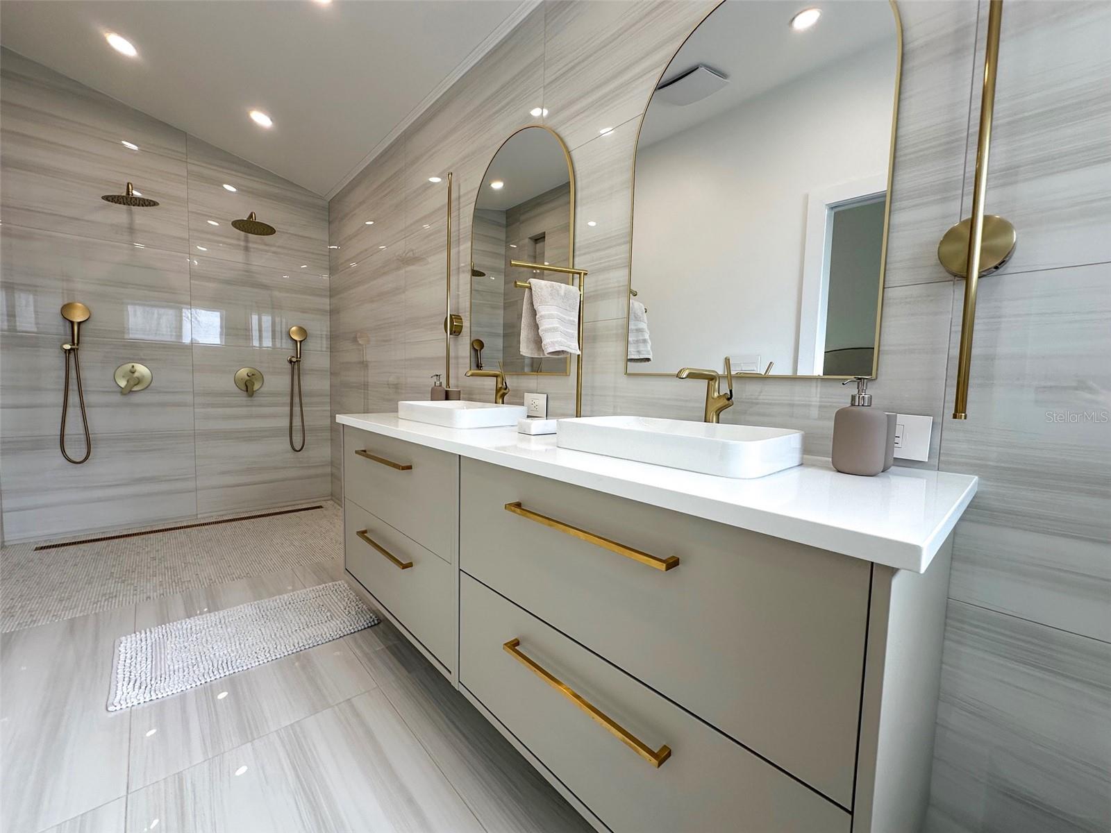 Listing photo id 24 for 4558 Whitton Way