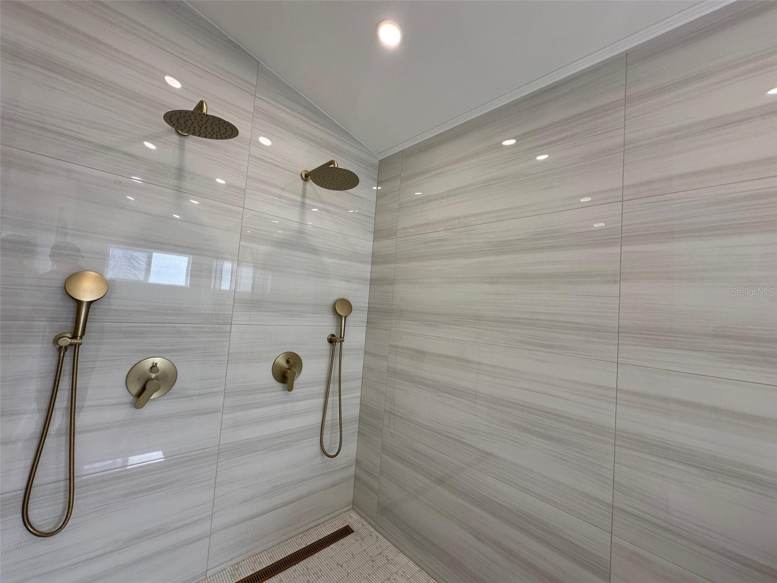 Listing photo id 27 for 4558 Whitton Way