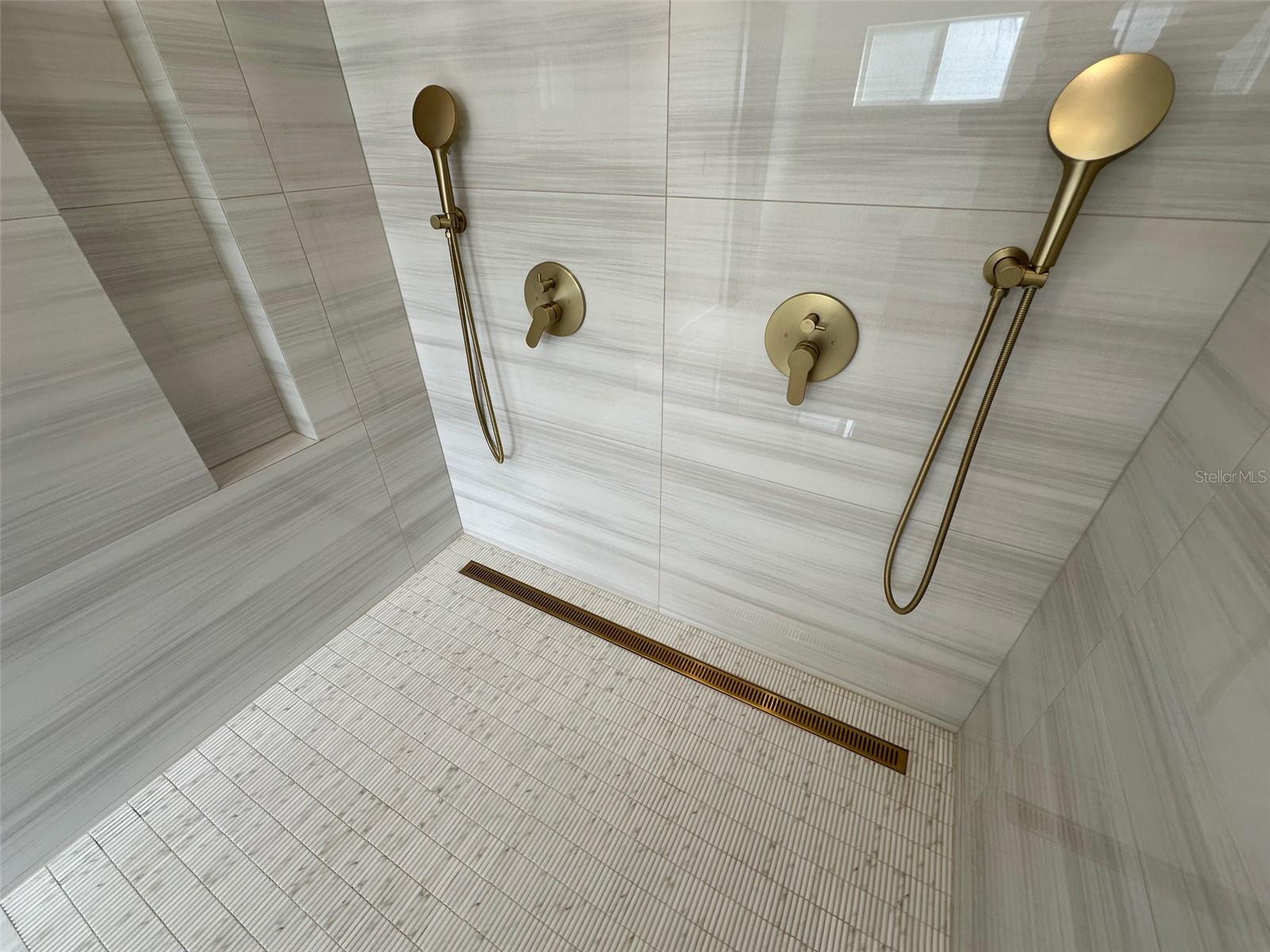 Listing photo id 28 for 4558 Whitton Way