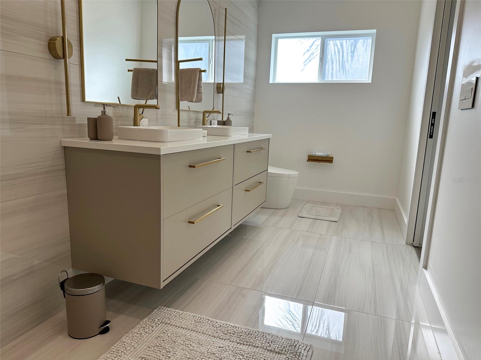 Listing photo id 33 for 4558 Whitton Way