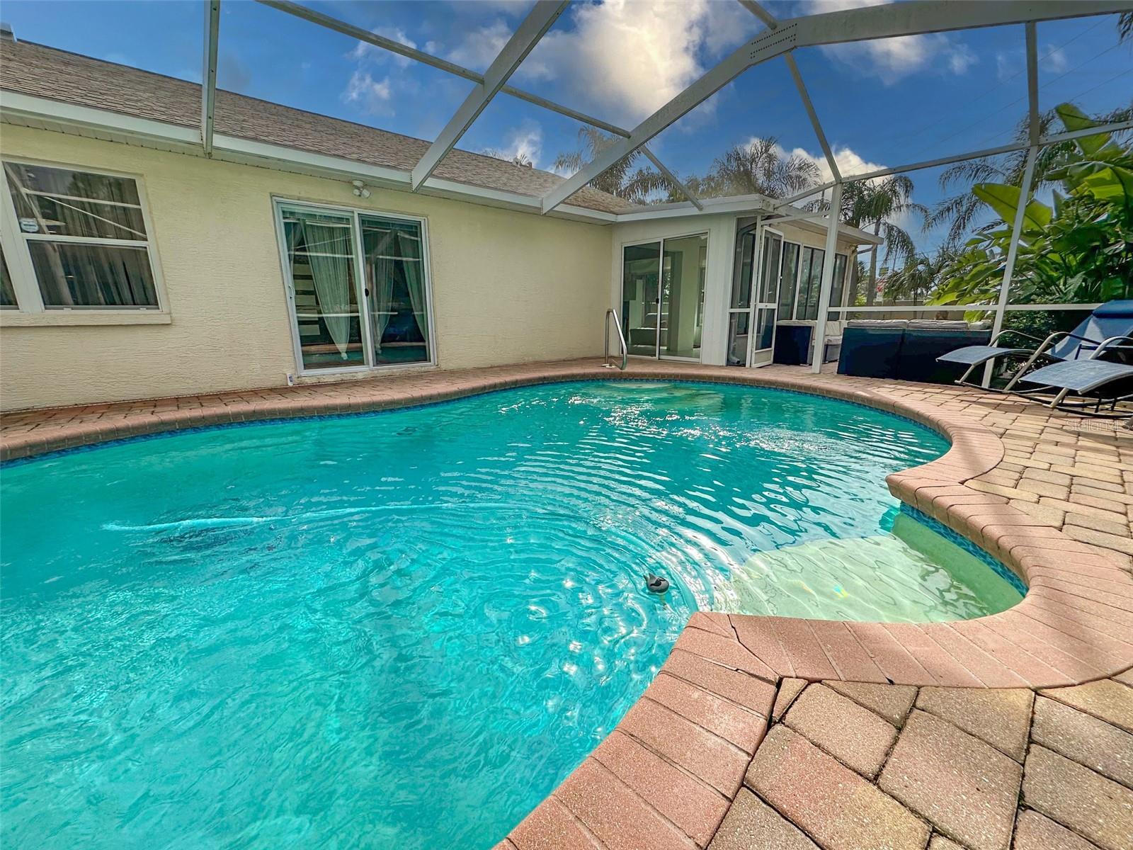Listing photo id 36 for 4558 Whitton Way