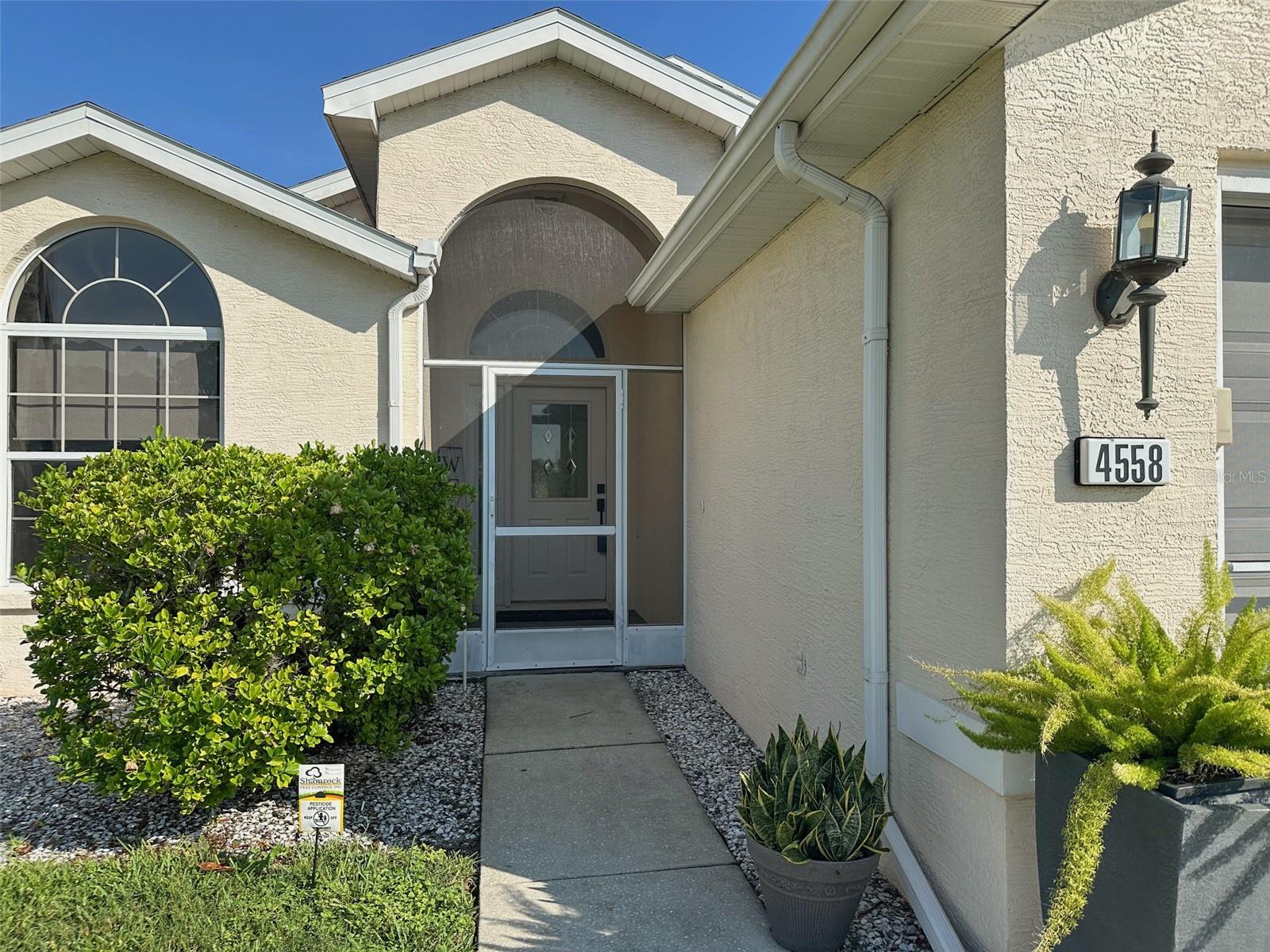 Listing photo id 2 for 4558 Whitton Way