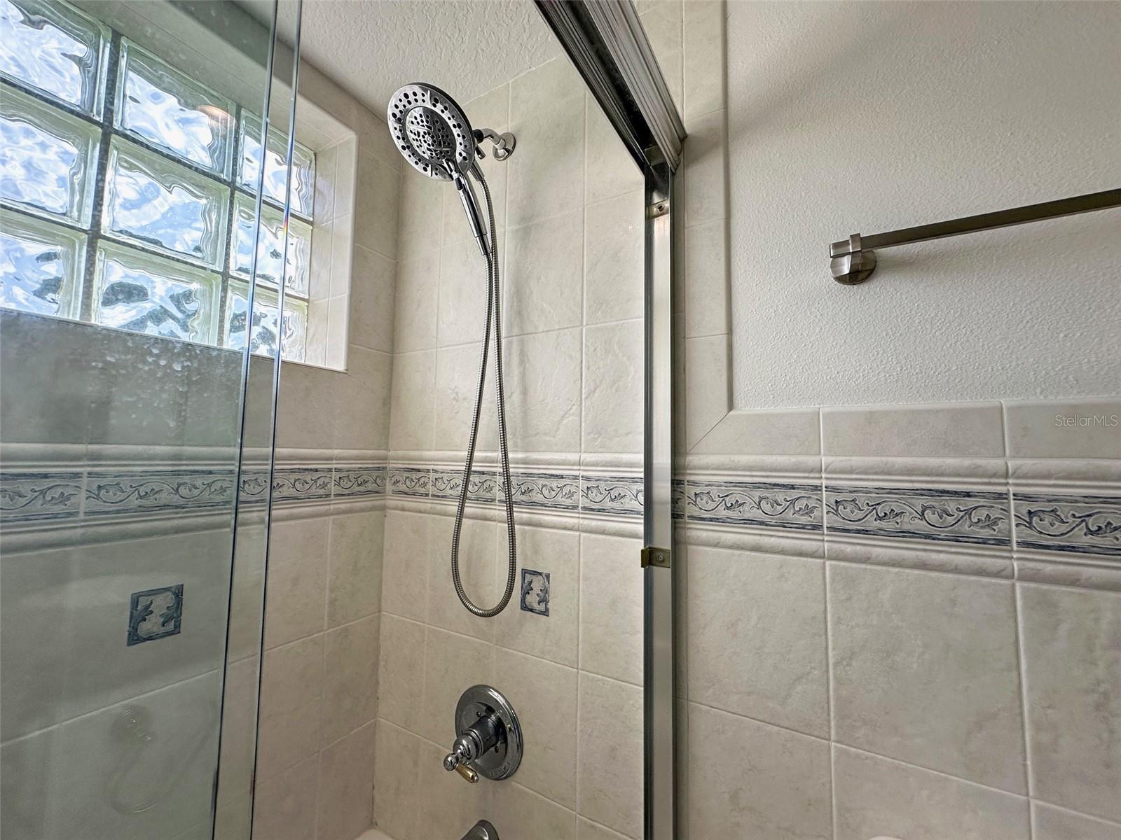 Listing photo id 45 for 4558 Whitton Way