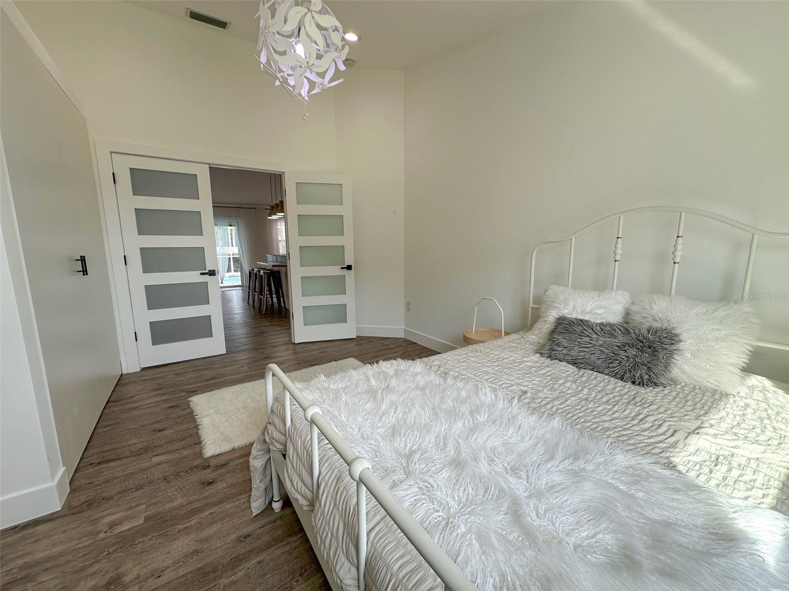 Listing photo id 48 for 4558 Whitton Way