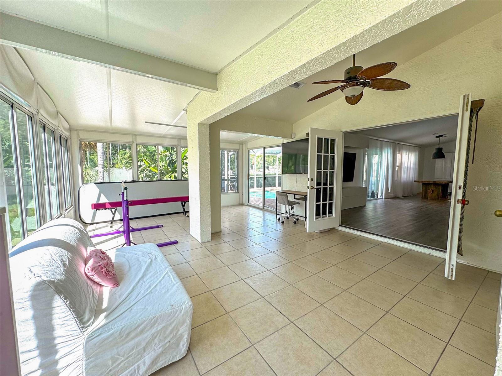 Listing photo id 51 for 4558 Whitton Way