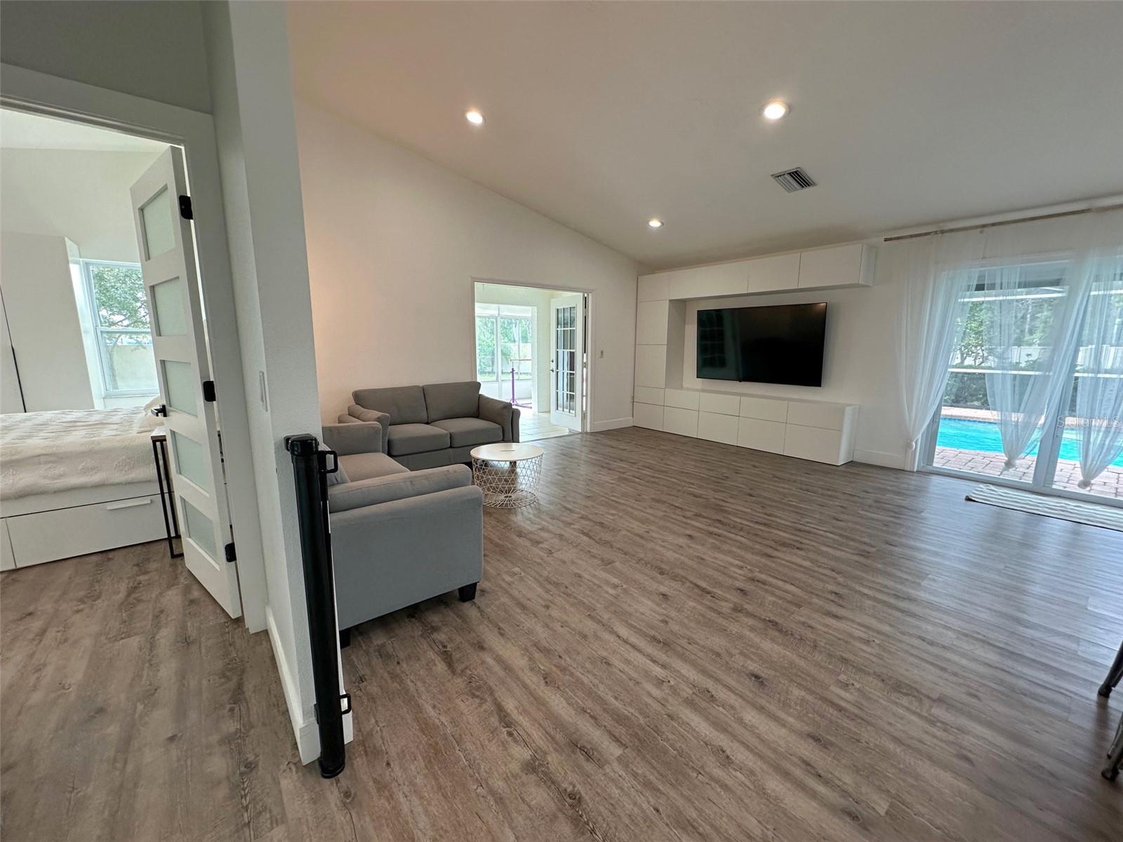 Listing photo id 56 for 4558 Whitton Way