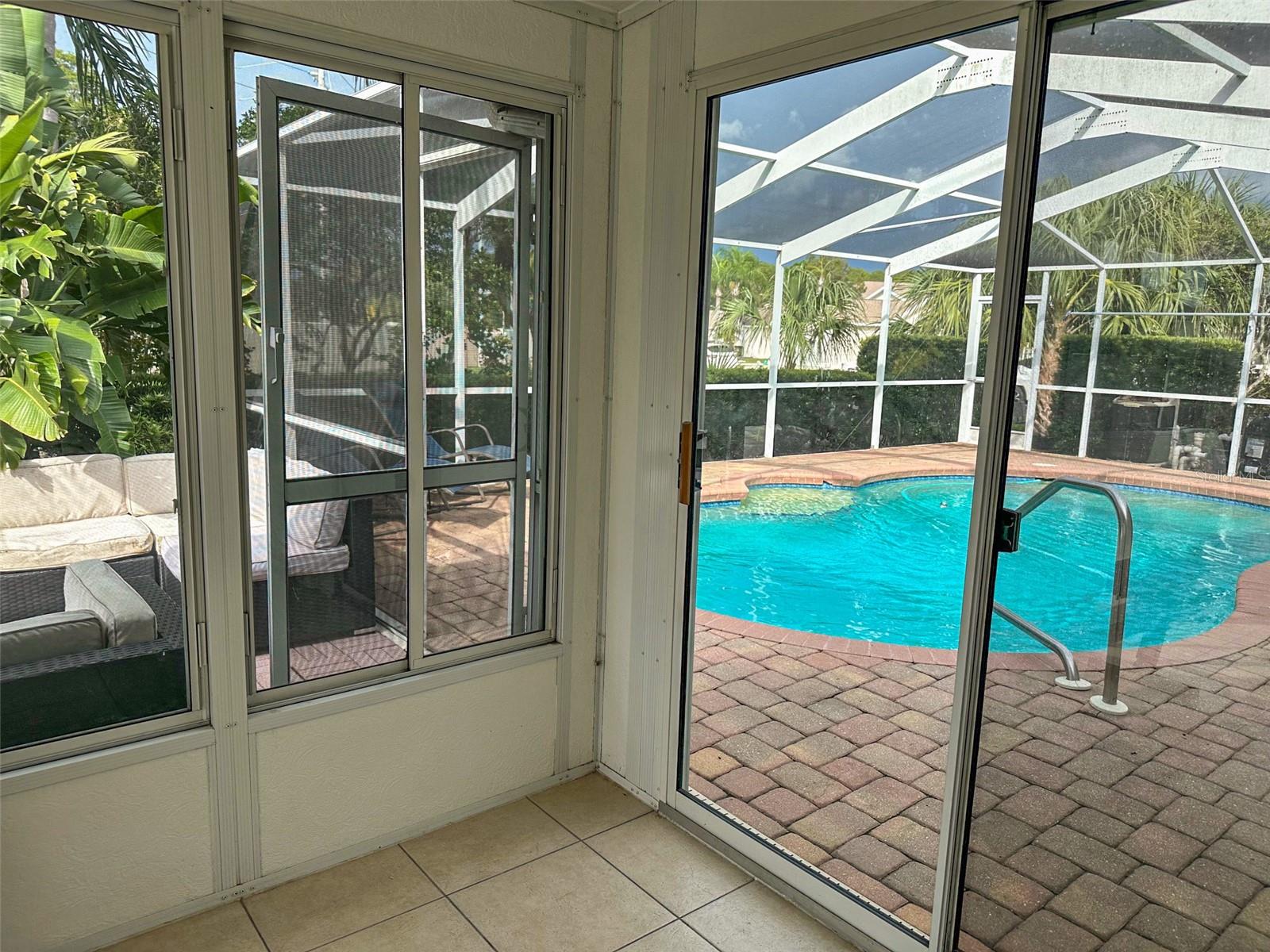 Listing photo id 62 for 4558 Whitton Way