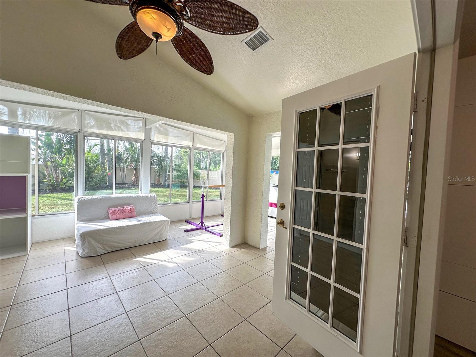 Listing photo id 66 for 4558 Whitton Way