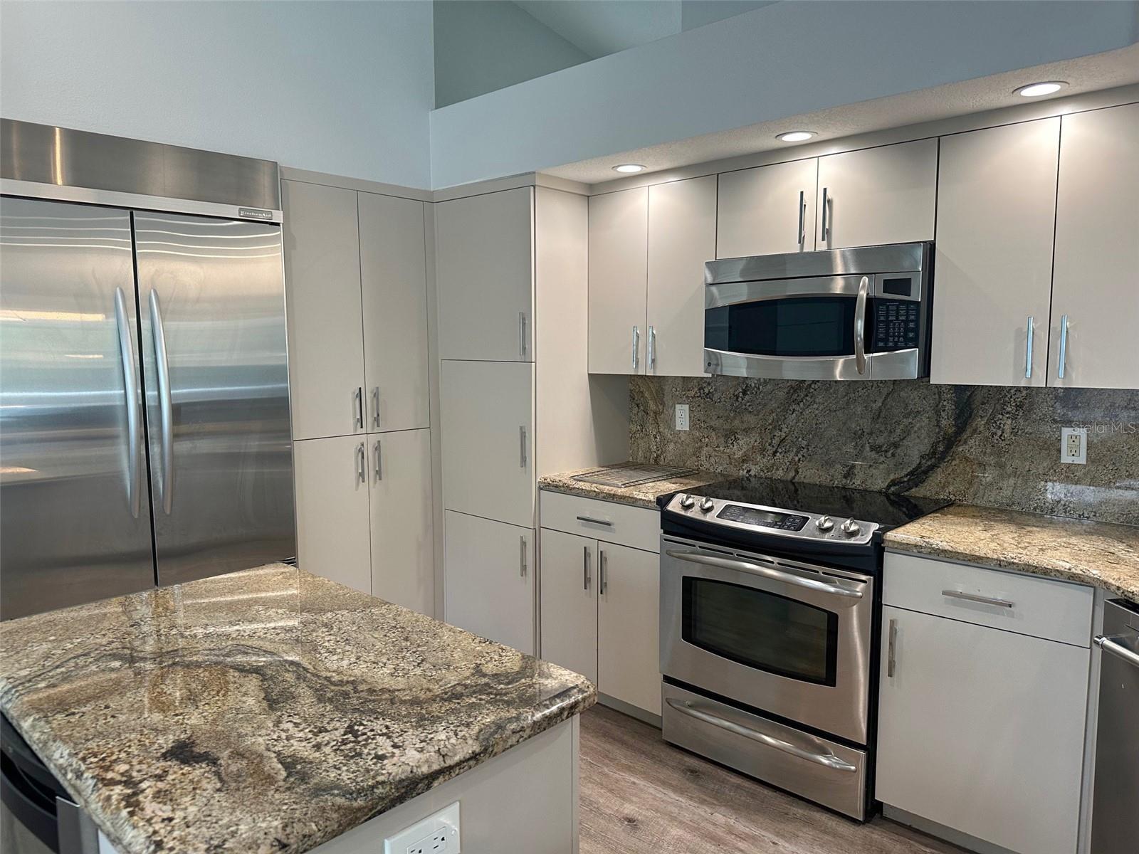 Listing photo id 5 for 4558 Whitton Way