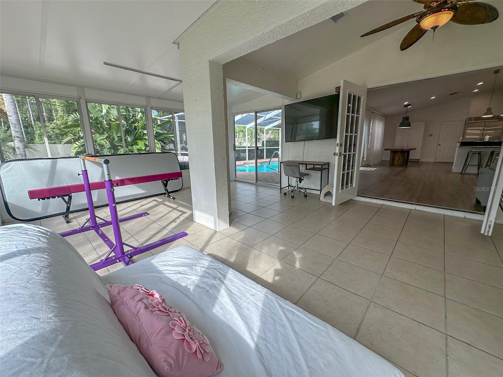 Listing photo id 68 for 4558 Whitton Way