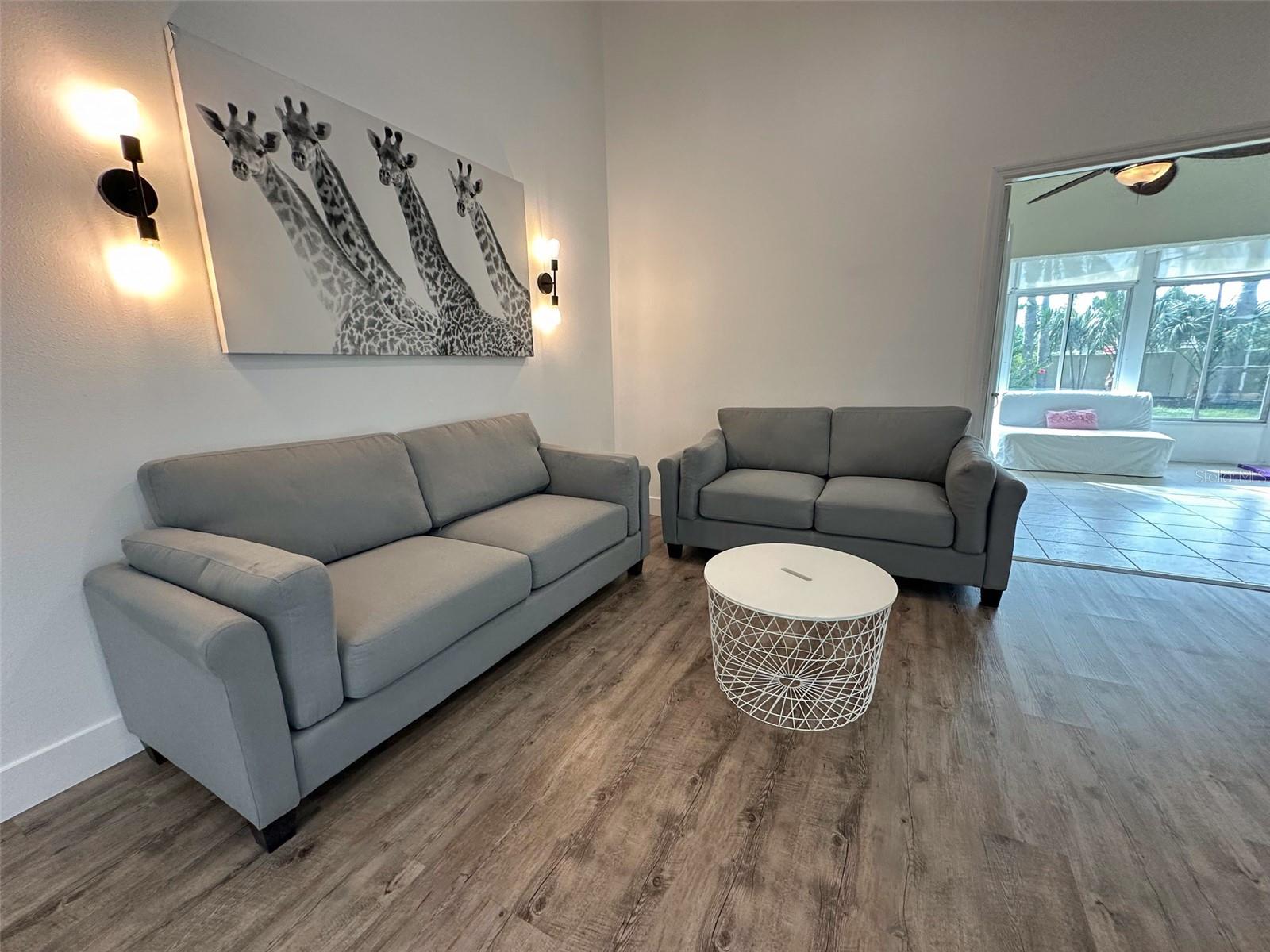 Listing photo id 69 for 4558 Whitton Way