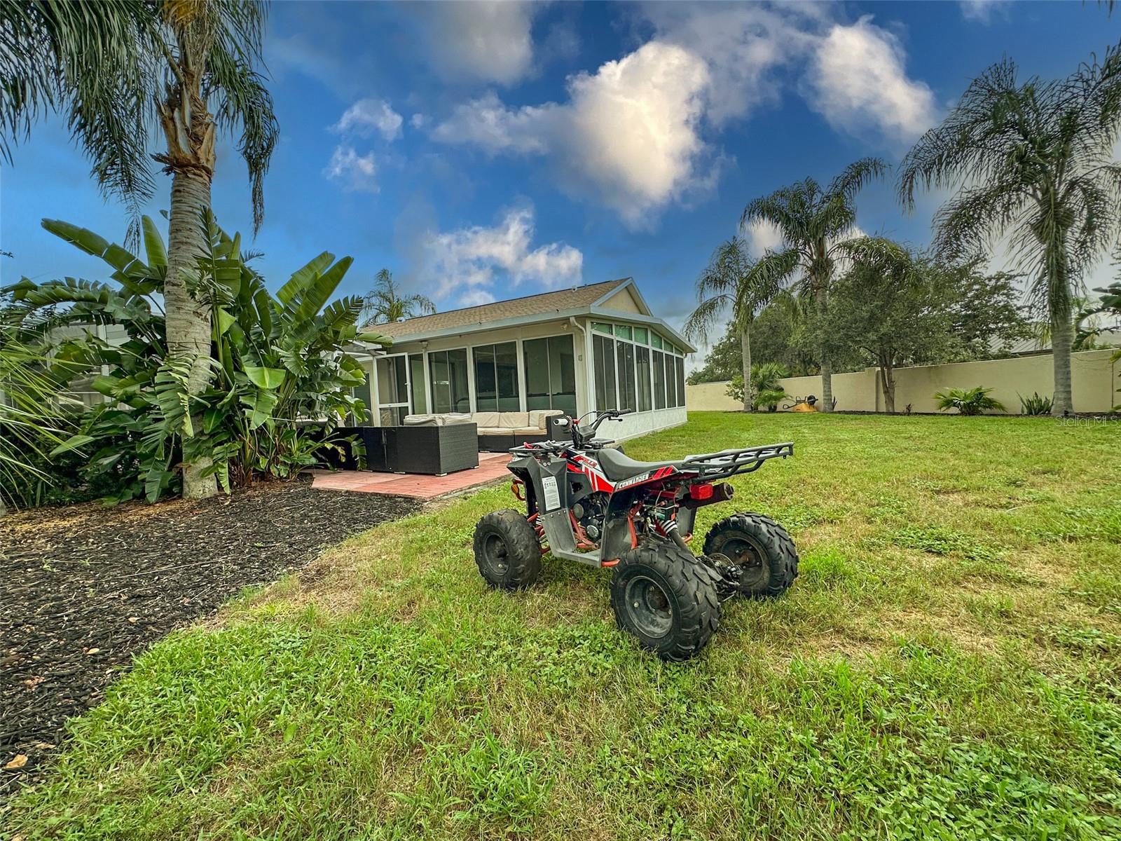 Listing photo id 76 for 4558 Whitton Way