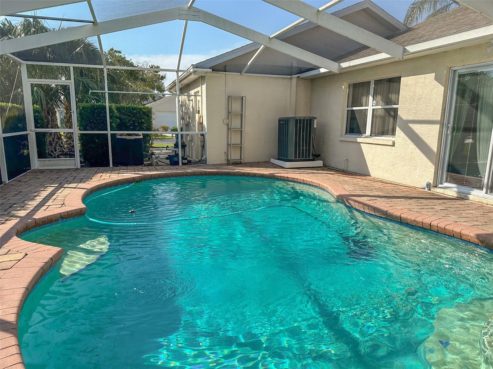Listing photo id 78 for 4558 Whitton Way