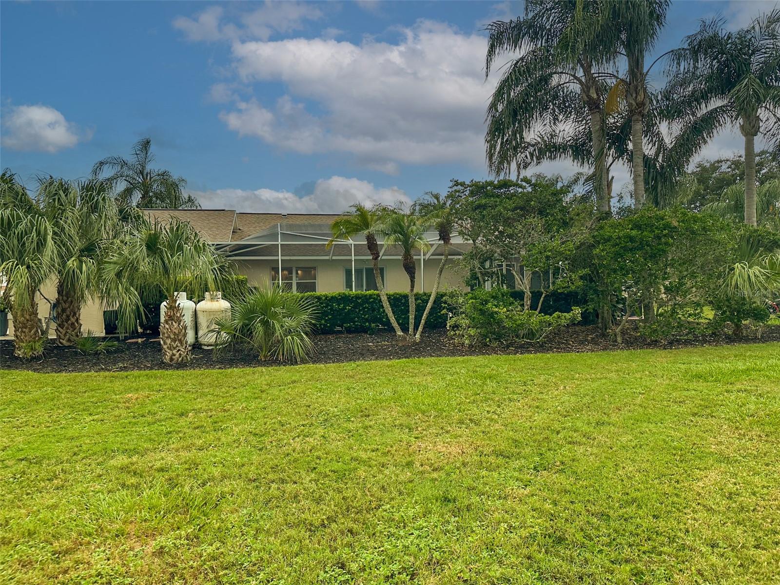 Listing photo id 79 for 4558 Whitton Way