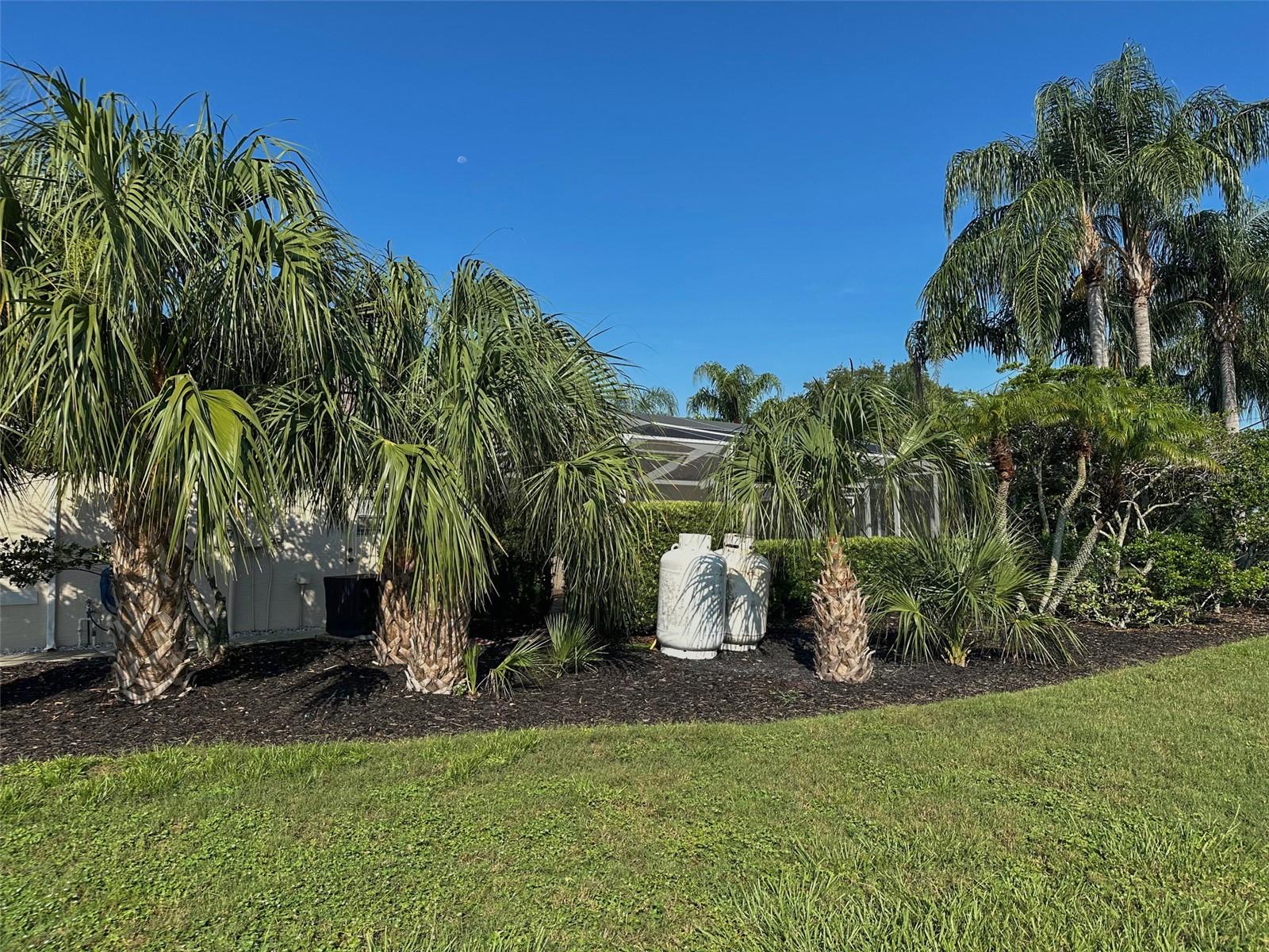 Listing photo id 81 for 4558 Whitton Way