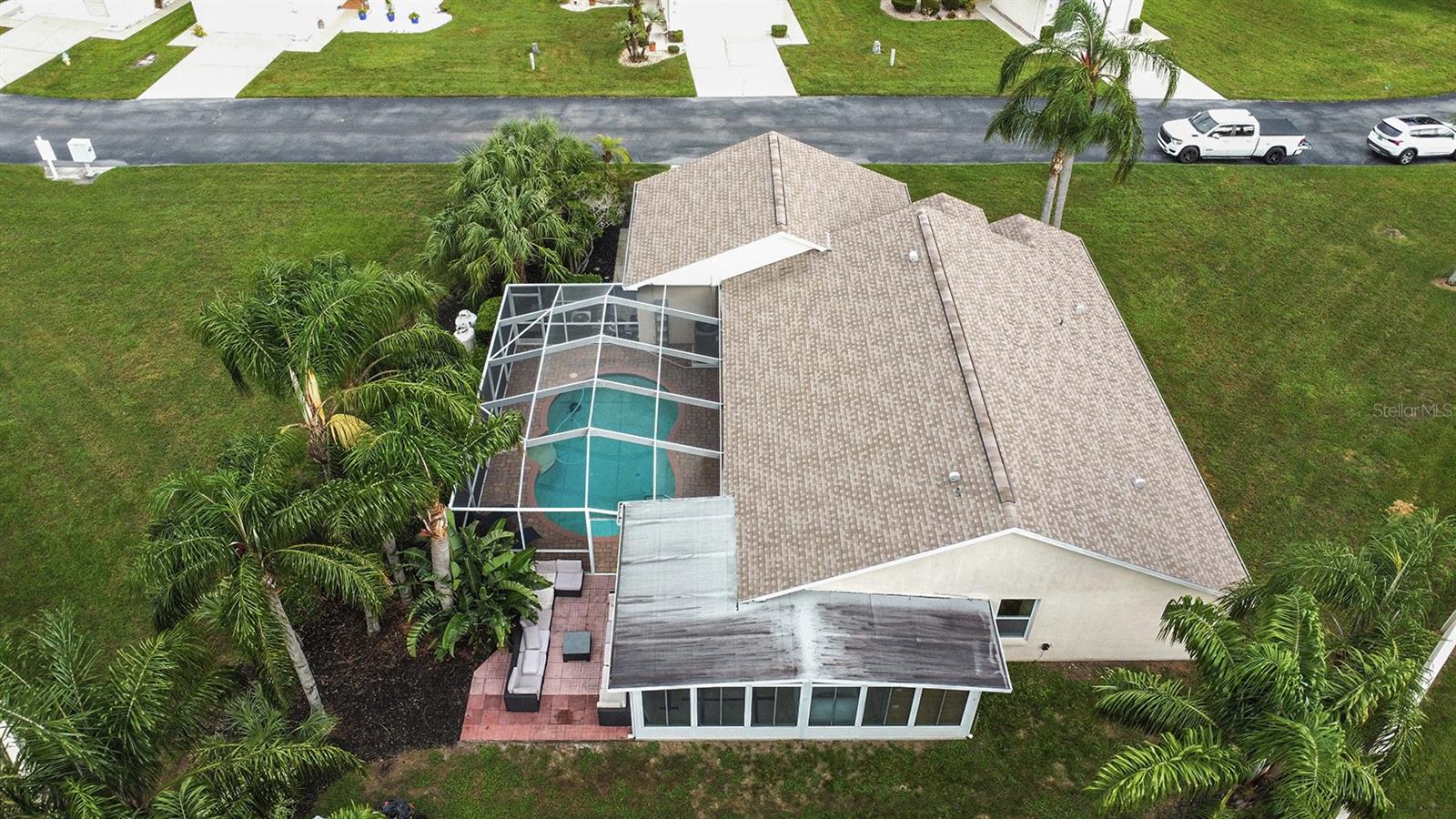 Listing photo id 82 for 4558 Whitton Way