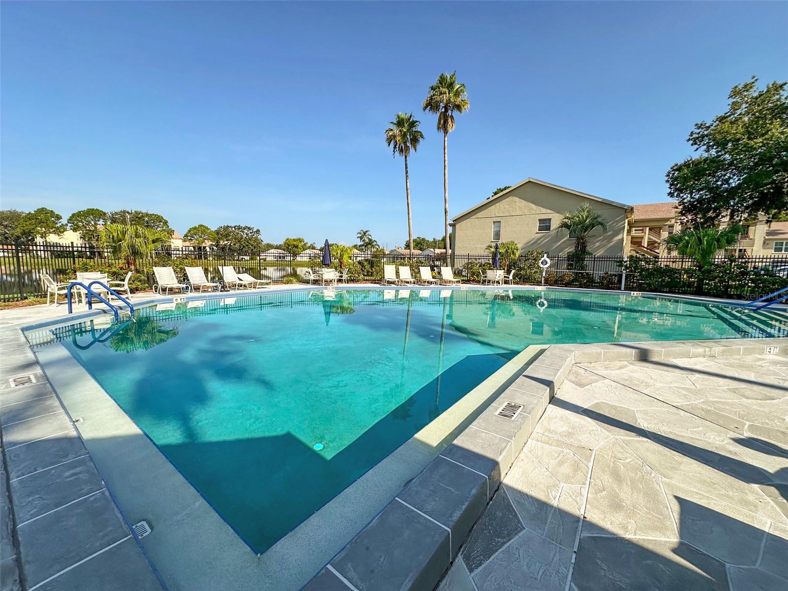 Listing photo id 85 for 4558 Whitton Way