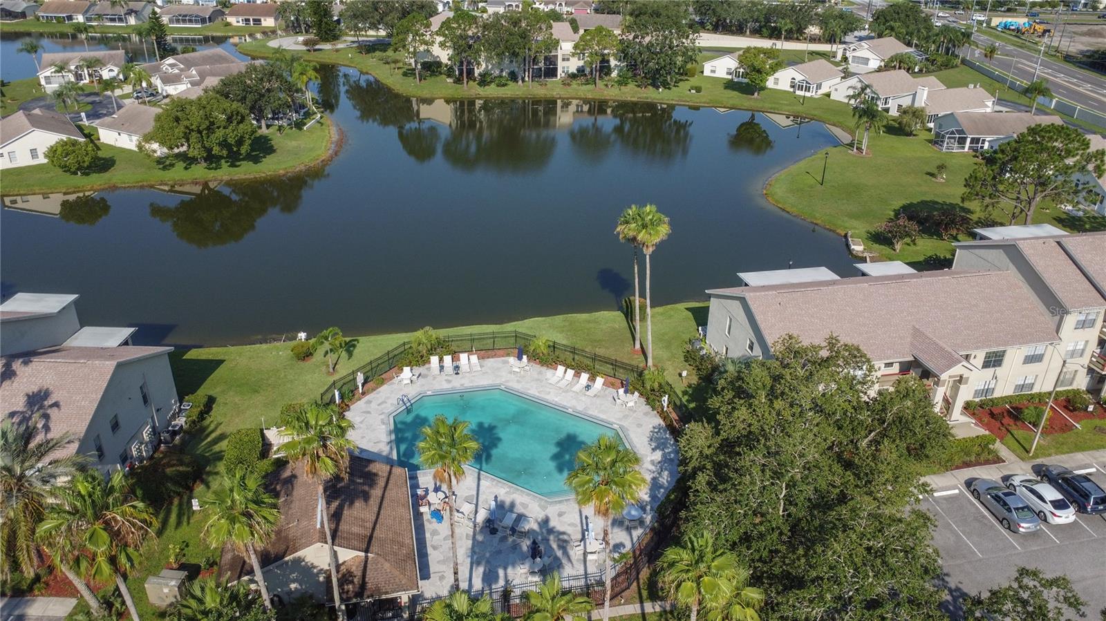 Listing photo id 86 for 4558 Whitton Way