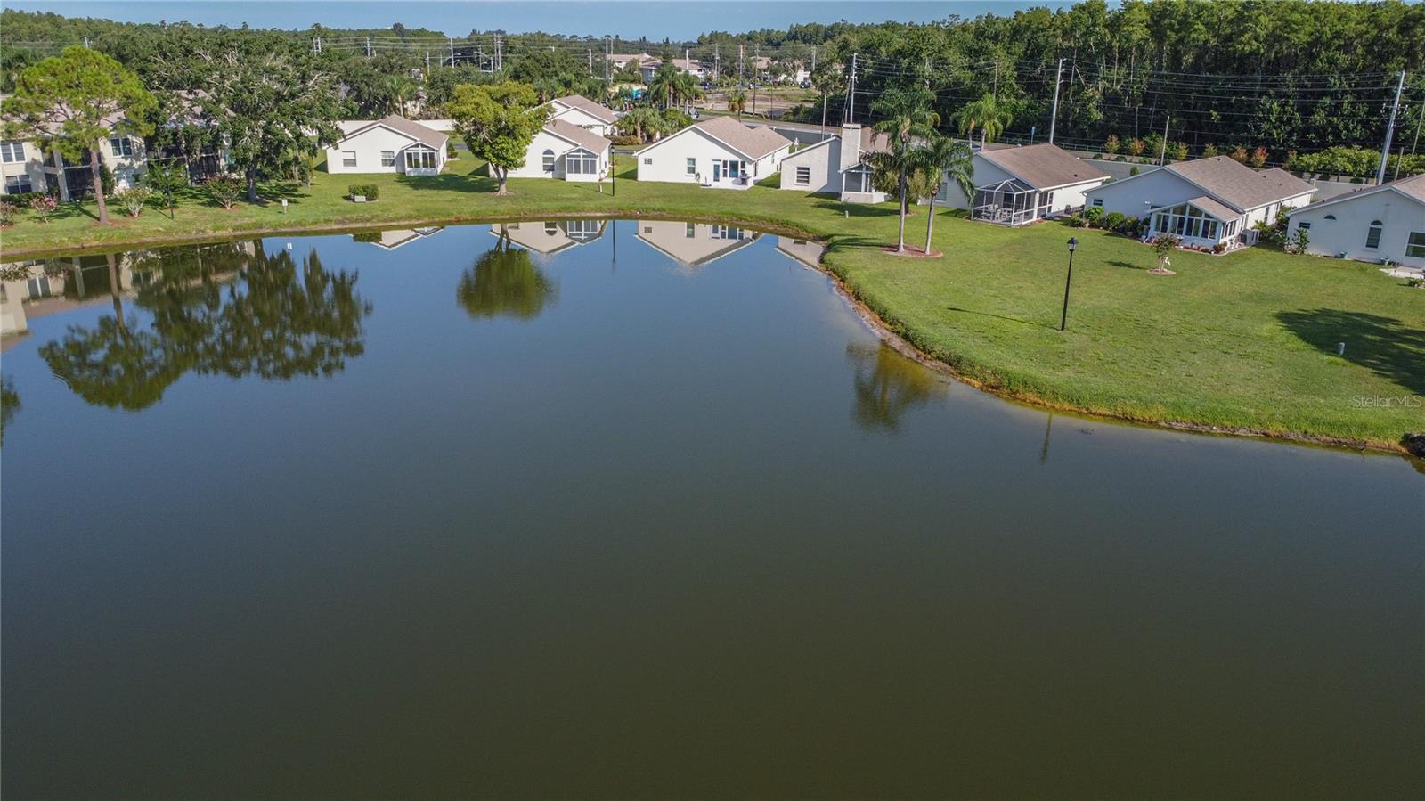 Listing photo id 88 for 4558 Whitton Way