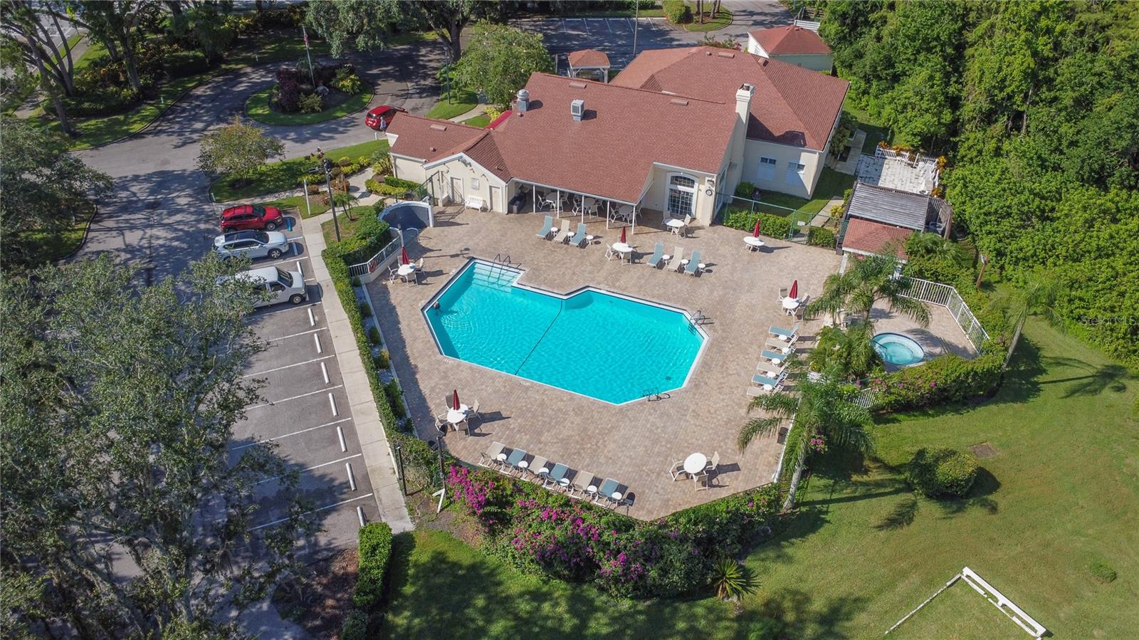 Listing photo id 89 for 4558 Whitton Way