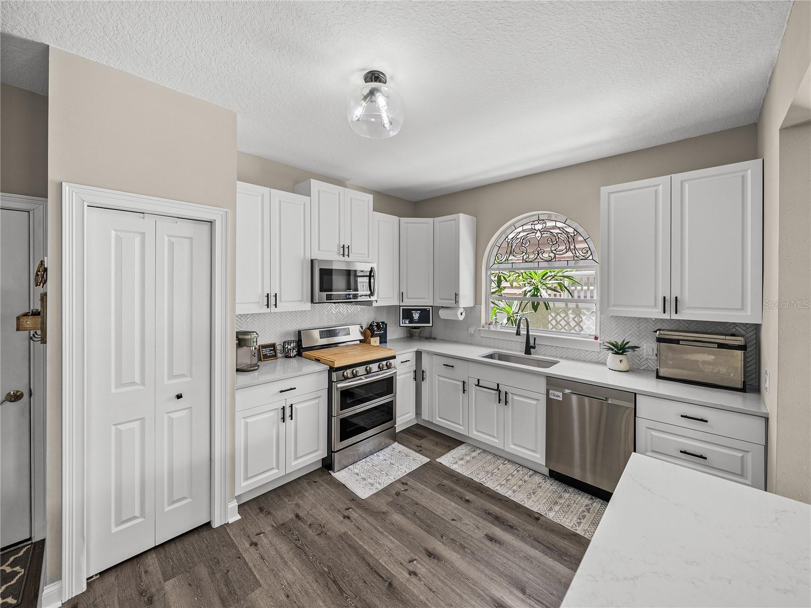 Image 10 of 29 For 2525 Maryland Avenue B