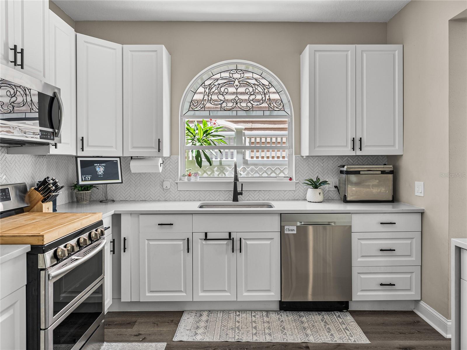 Image 11 of 29 For 2525 Maryland Avenue B