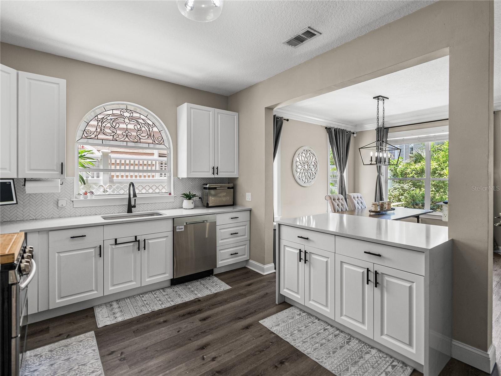 Image 12 of 29 For 2525 Maryland Avenue B