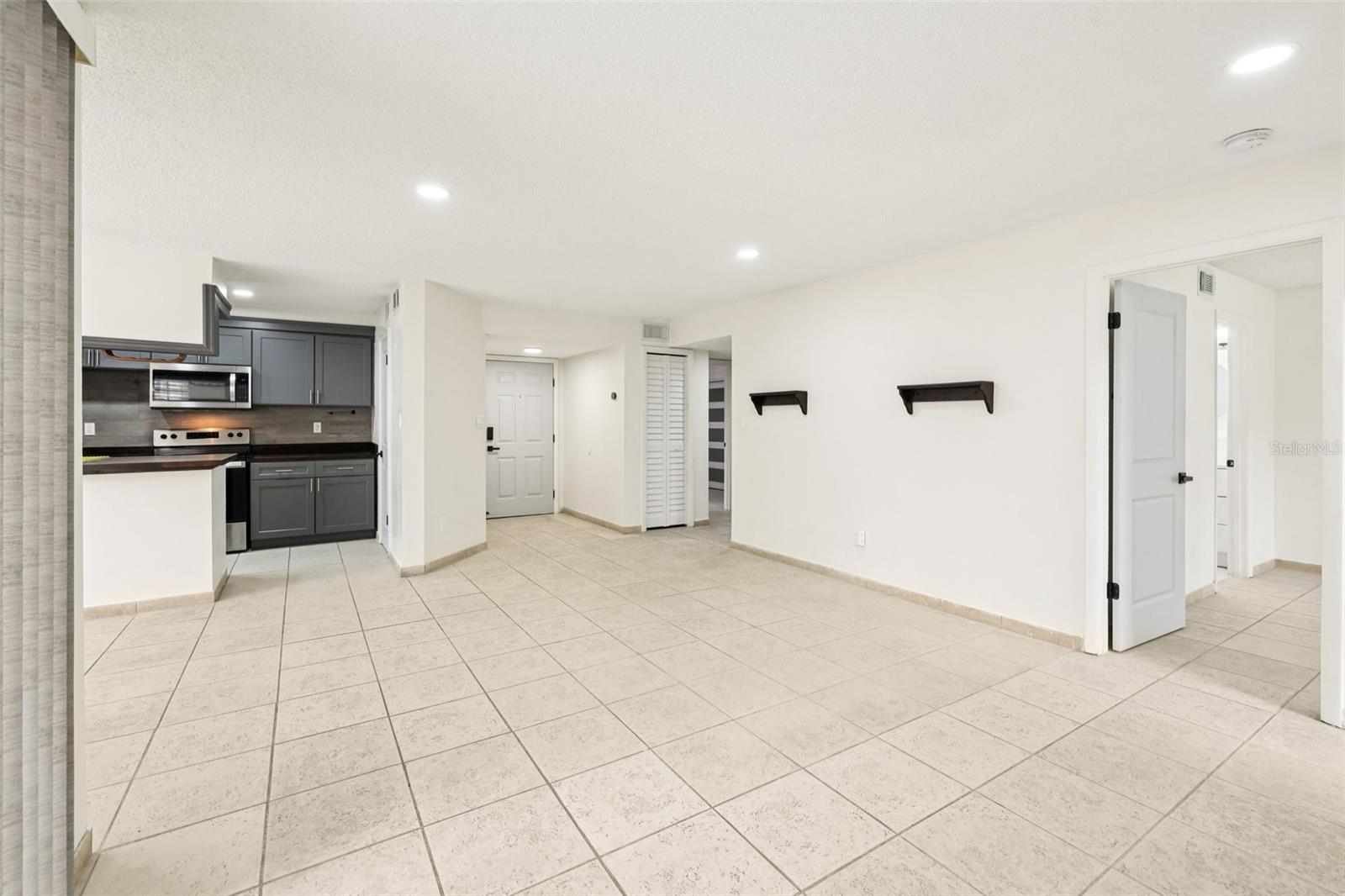 Image 11 of 38 For 8724 Mallard Reserve Drive 101