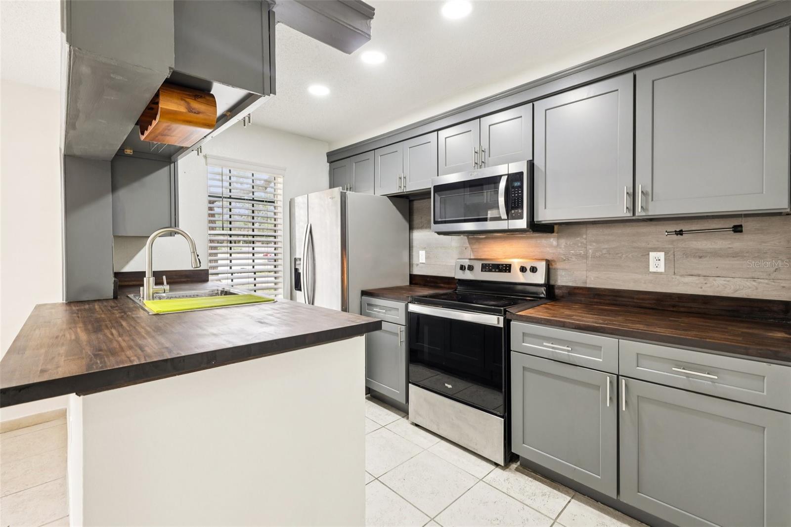 Image 16 of 38 For 8724 Mallard Reserve Drive 101