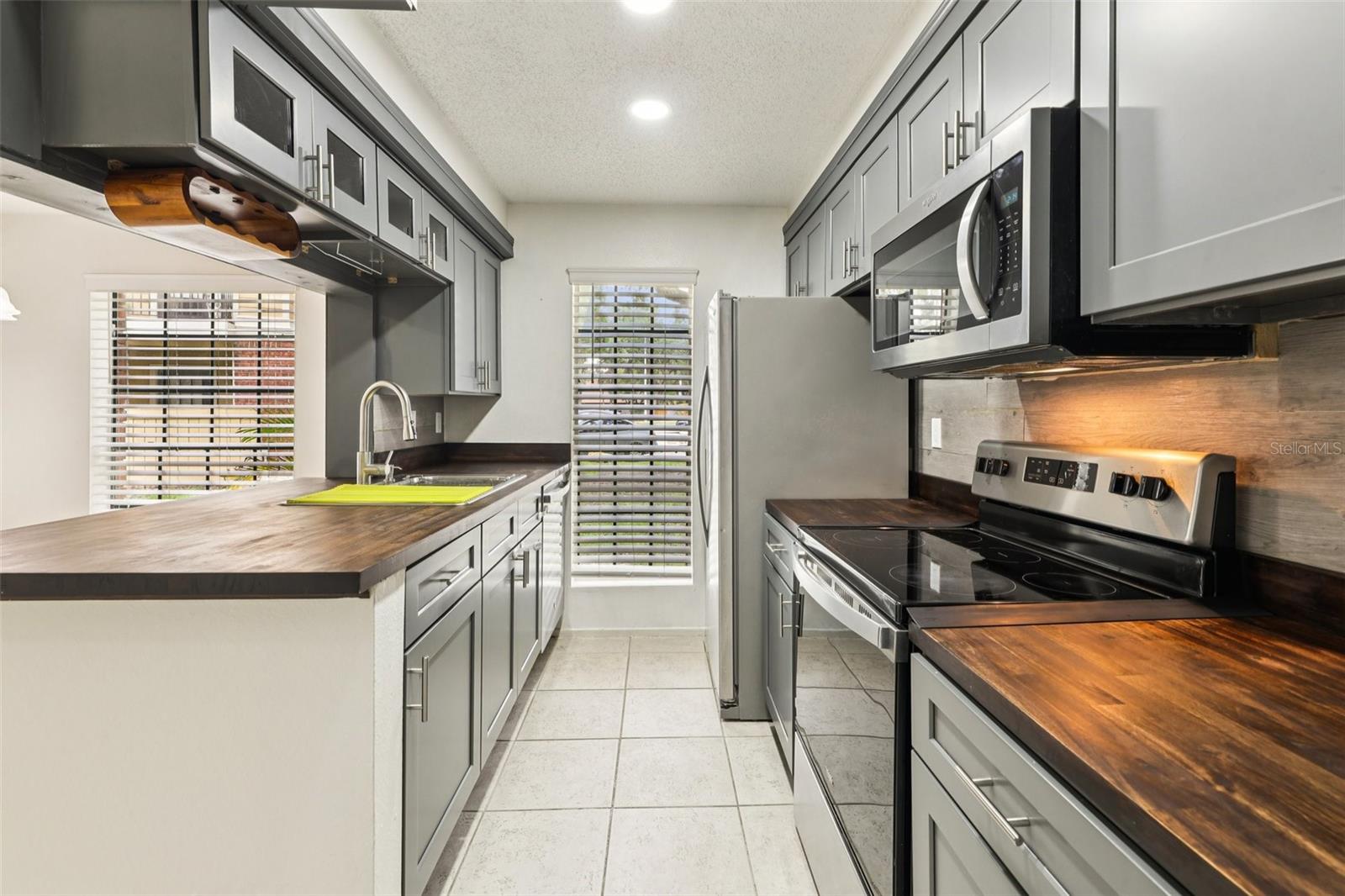 Image 17 of 38 For 8724 Mallard Reserve Drive 101
