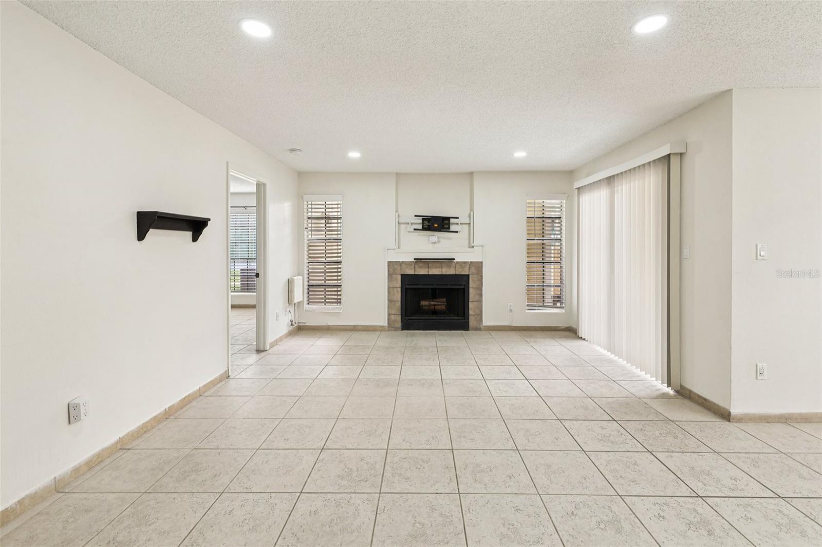 Image 8 of 38 For 8724 Mallard Reserve Drive 101
