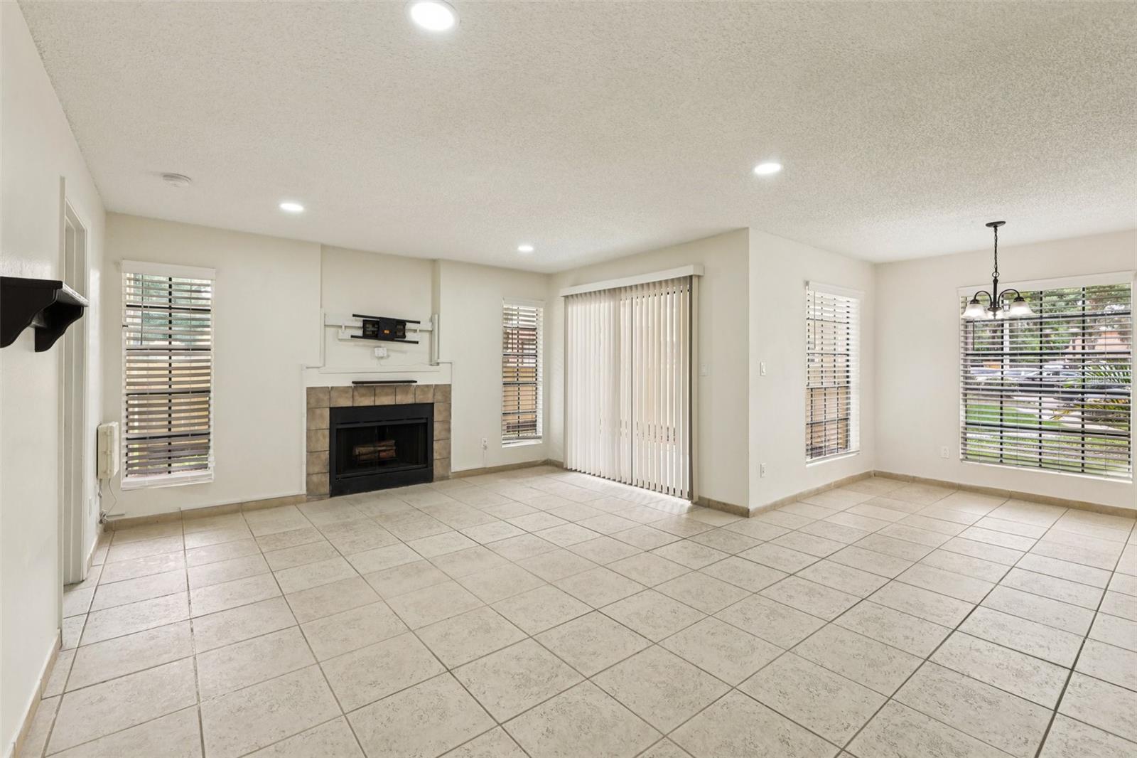 Image 9 of 38 For 8724 Mallard Reserve Drive 101