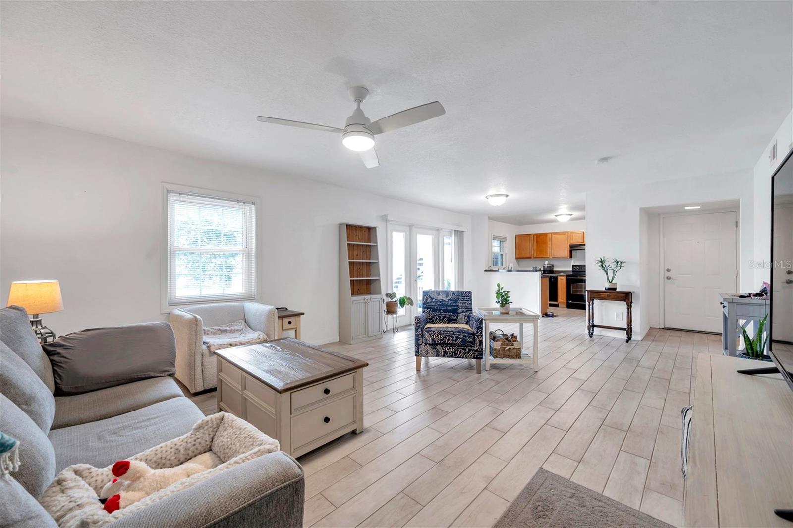 Image 4 of 51 For 121 Seahorse Drive Se A