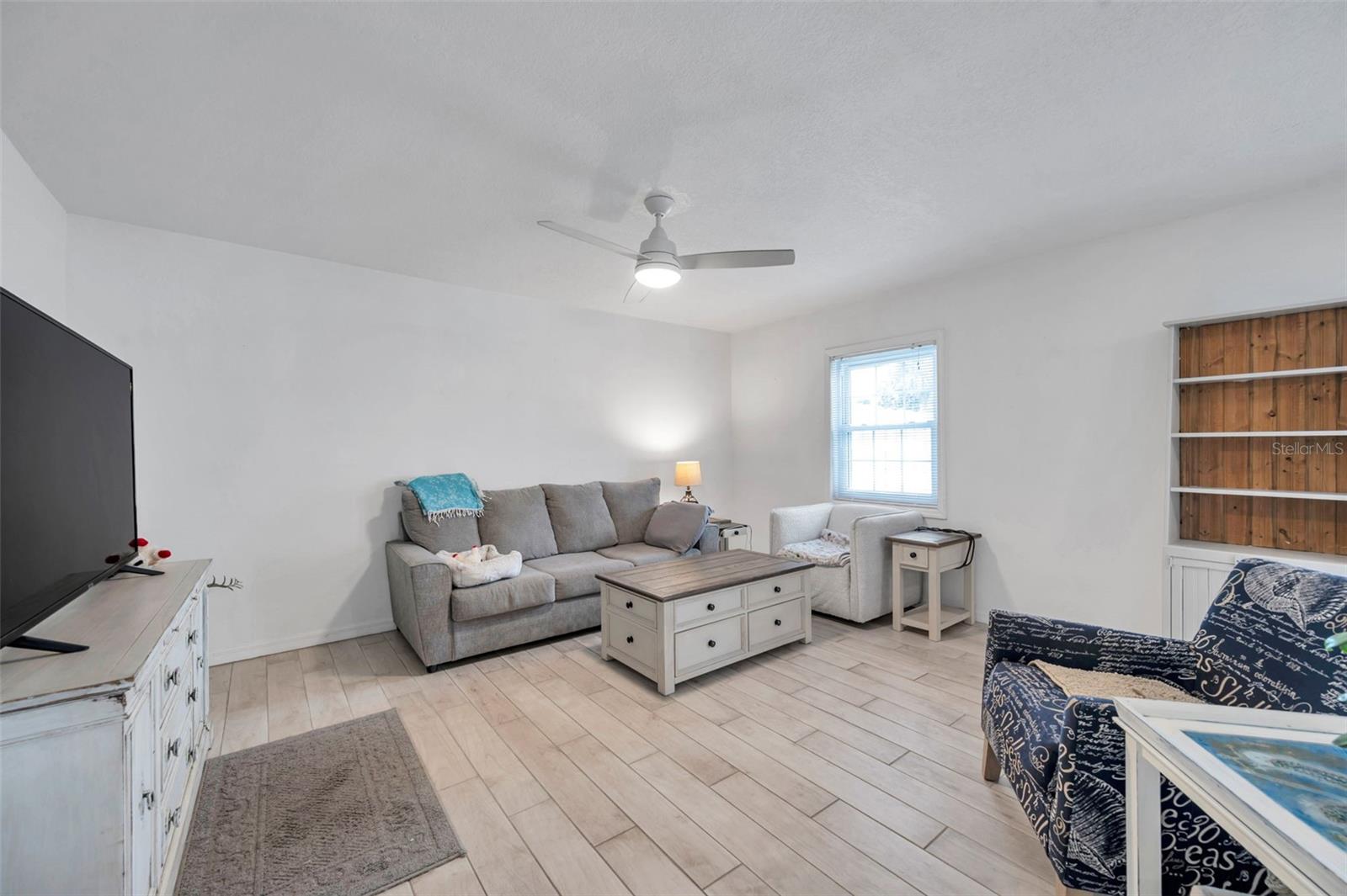 Image 6 of 51 For 121 Seahorse Drive Se A