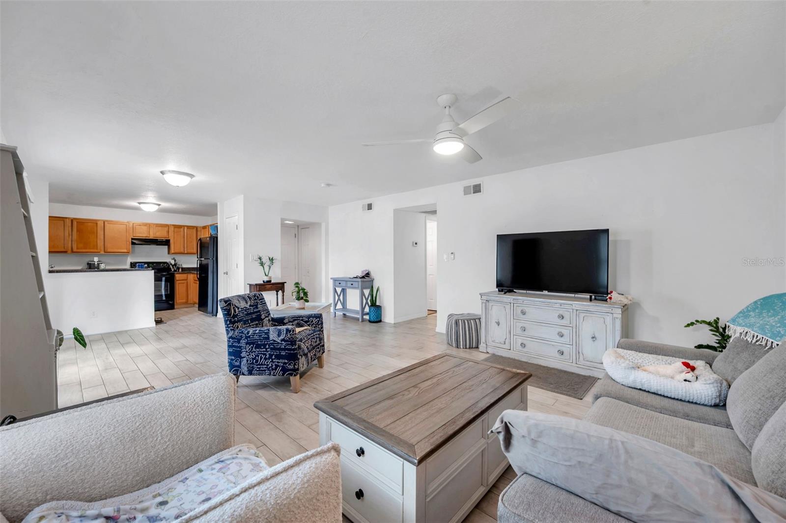 Image 7 of 51 For 121 Seahorse Drive Se A