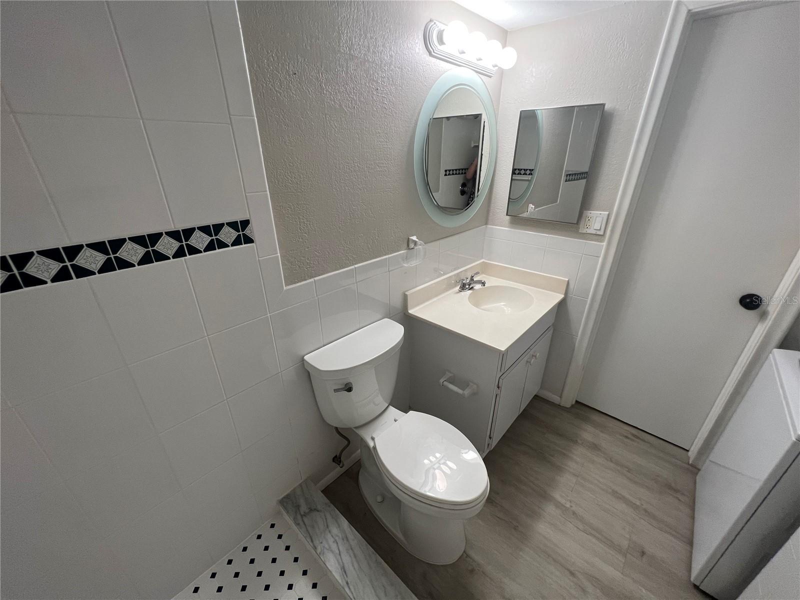 Image 10 of 47 For 6180 Sun Boulevard 208
