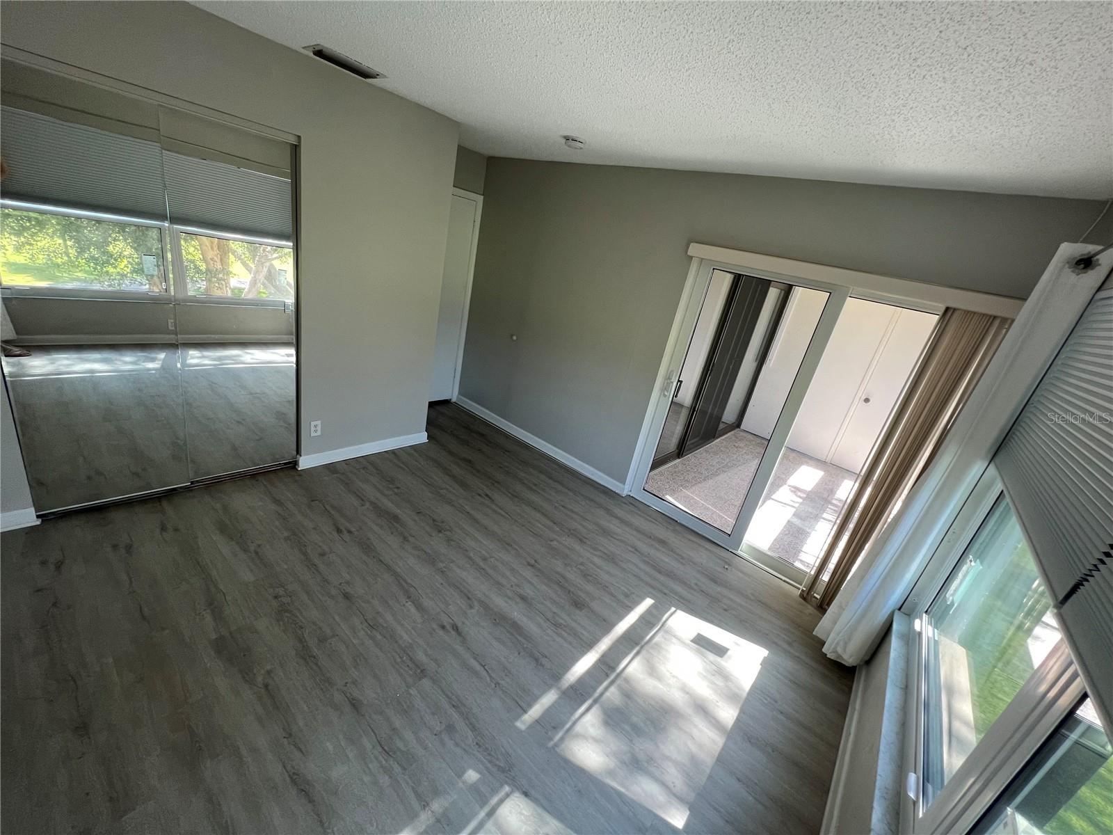 Image 21 of 47 For 6180 Sun Boulevard 208