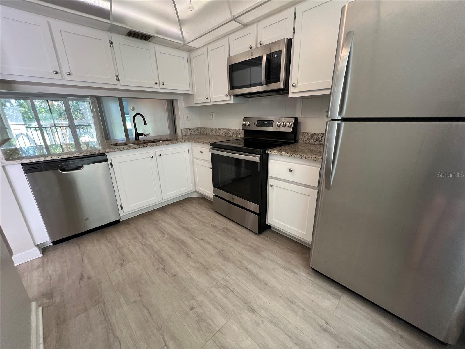 Image 30 of 47 For 6180 Sun Boulevard 208