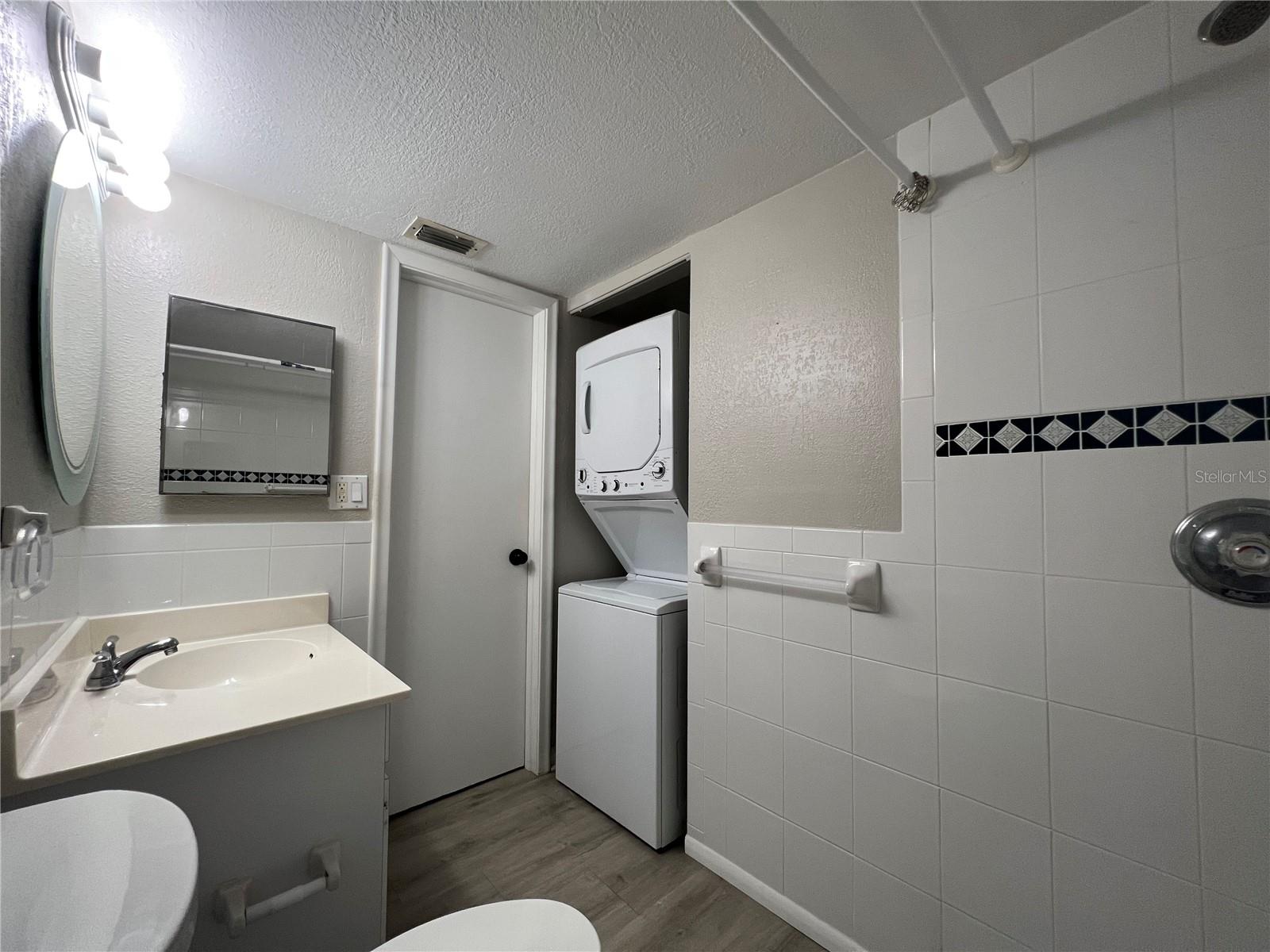 Image 9 of 47 For 6180 Sun Boulevard 208