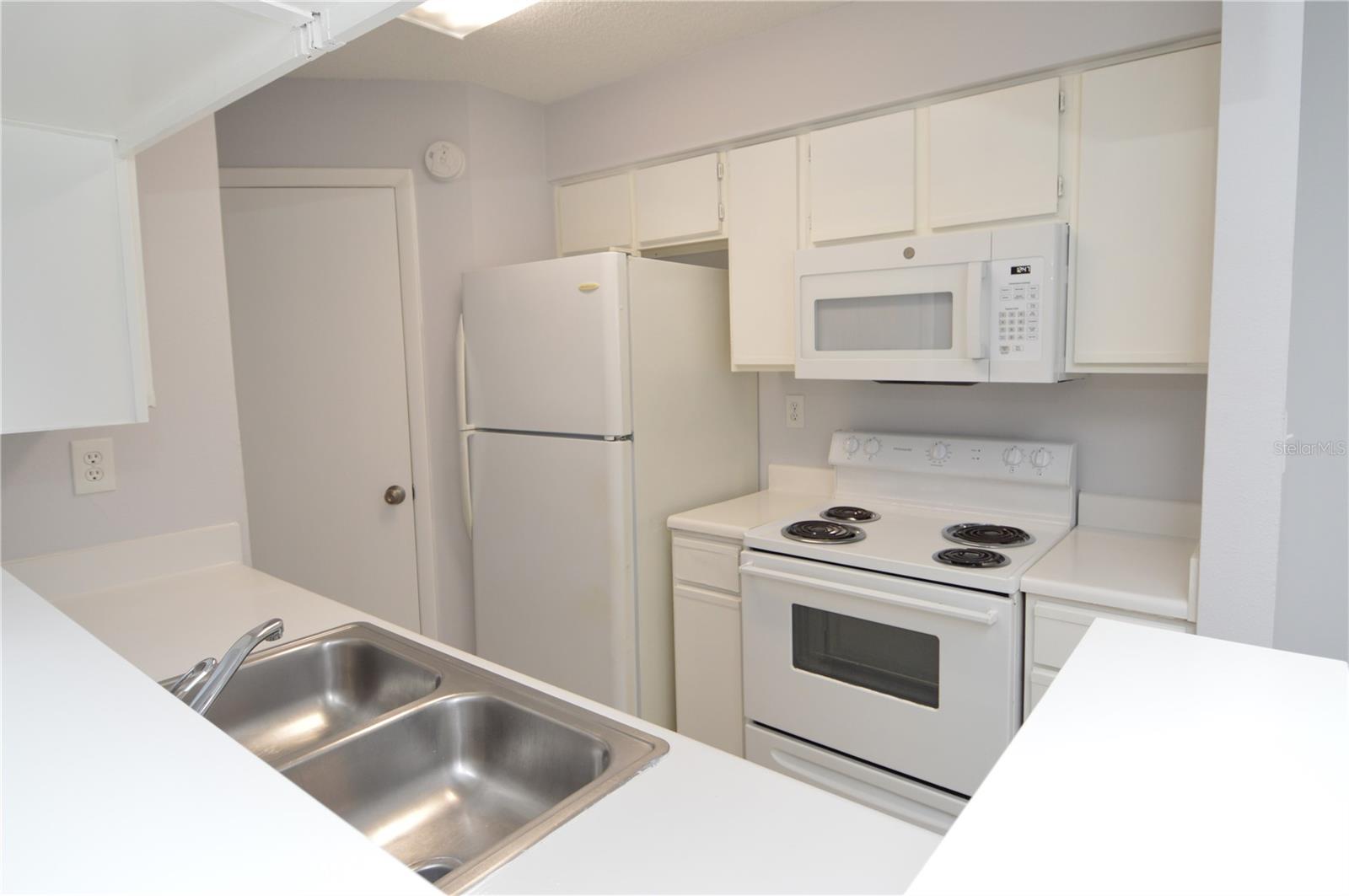 Image 7 of 87 For 8630 Mallard Reserve Drive 103