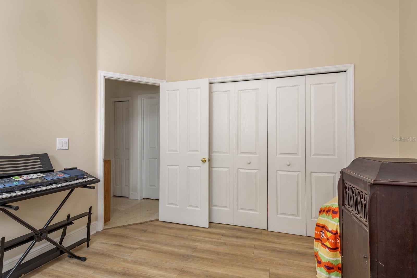Listing photo id 31 for 16722 Ivy Lake Drive