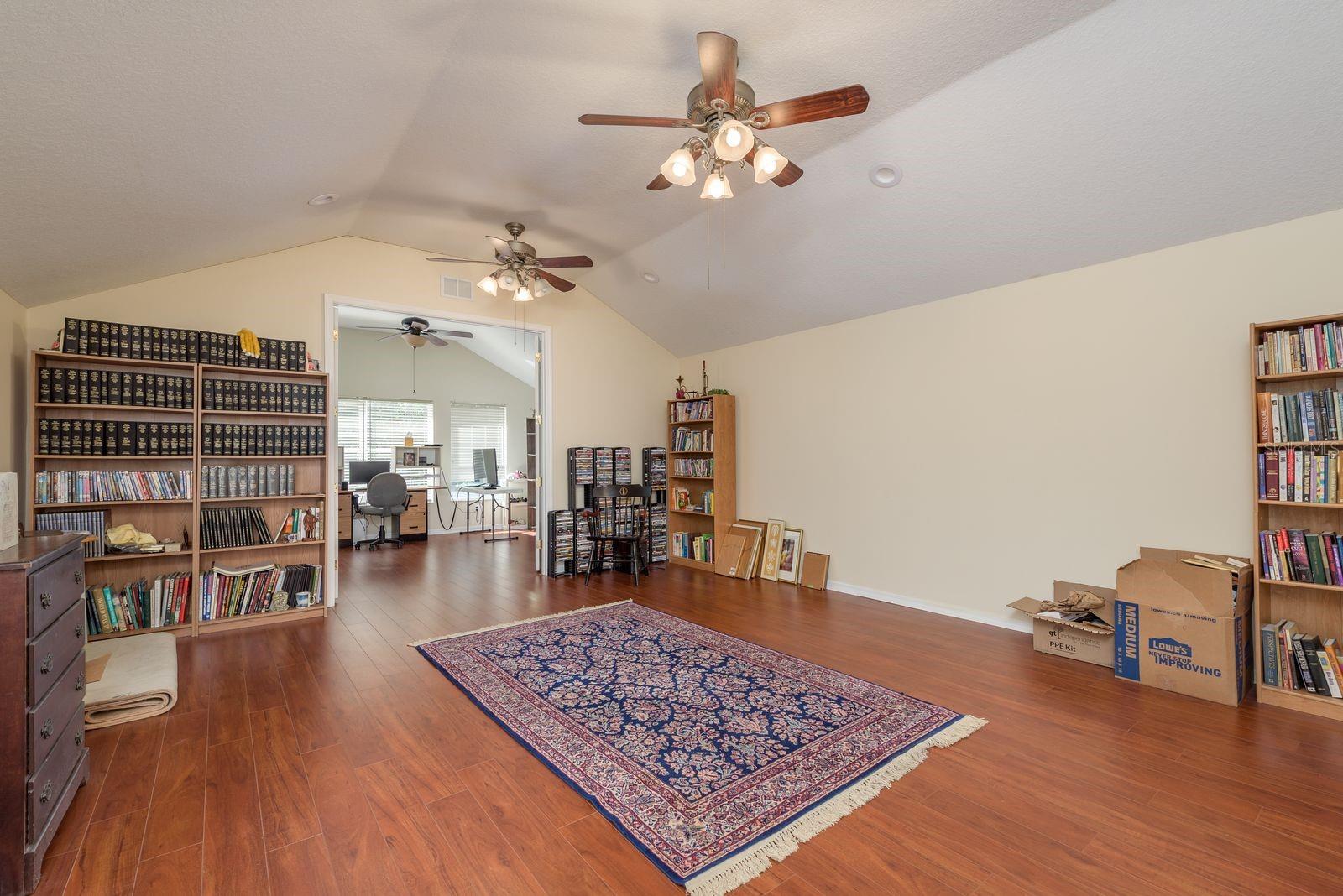 Listing photo id 33 for 16722 Ivy Lake Drive