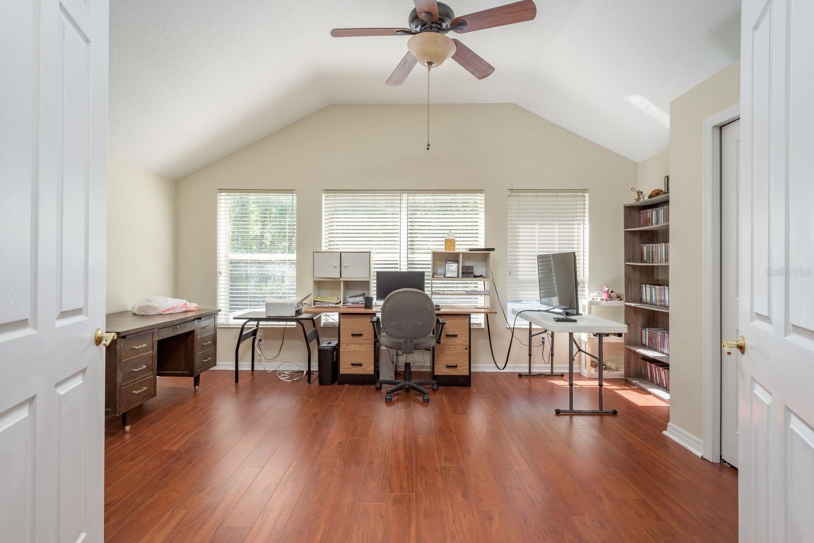 Listing photo id 35 for 16722 Ivy Lake Drive